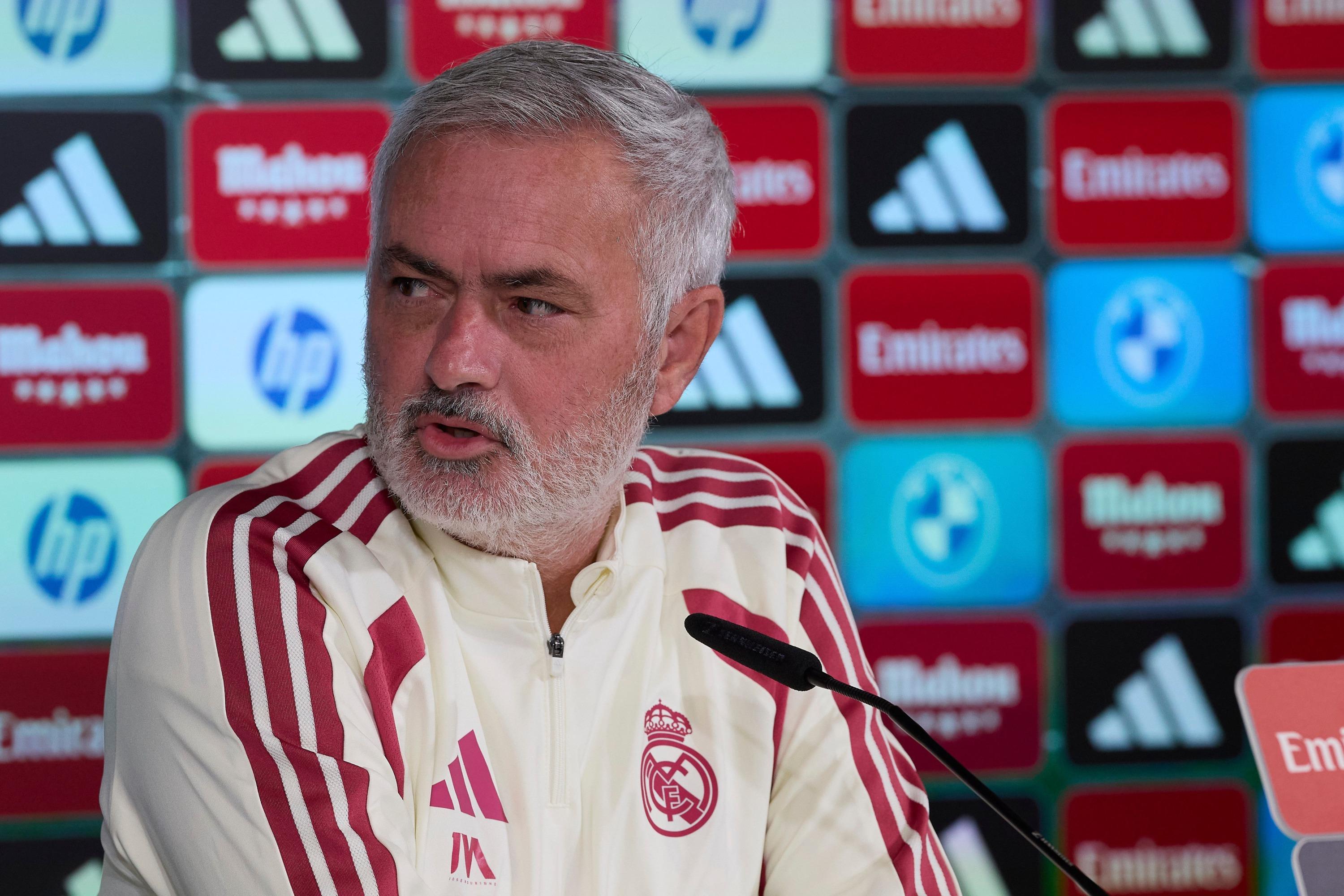«On n’est pas un produit fini», Mourinho dénonce une comparaison «injuste» entre le Real Madrid et le Barça