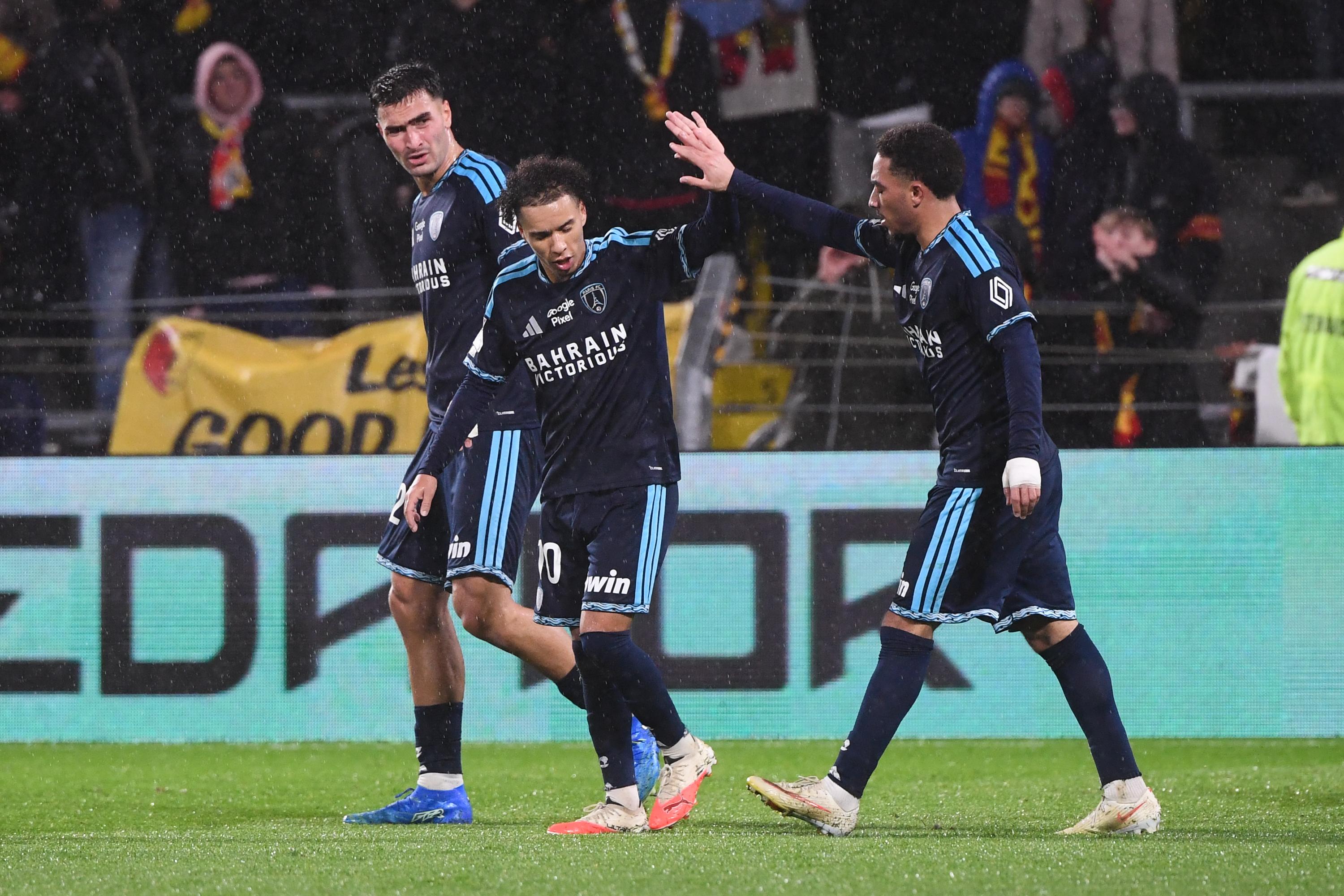 EN DIRECT - Lens-Paris FC : contre le cours du jeu, les Parisiens prennent l’avantage et sont virtuellement leaders