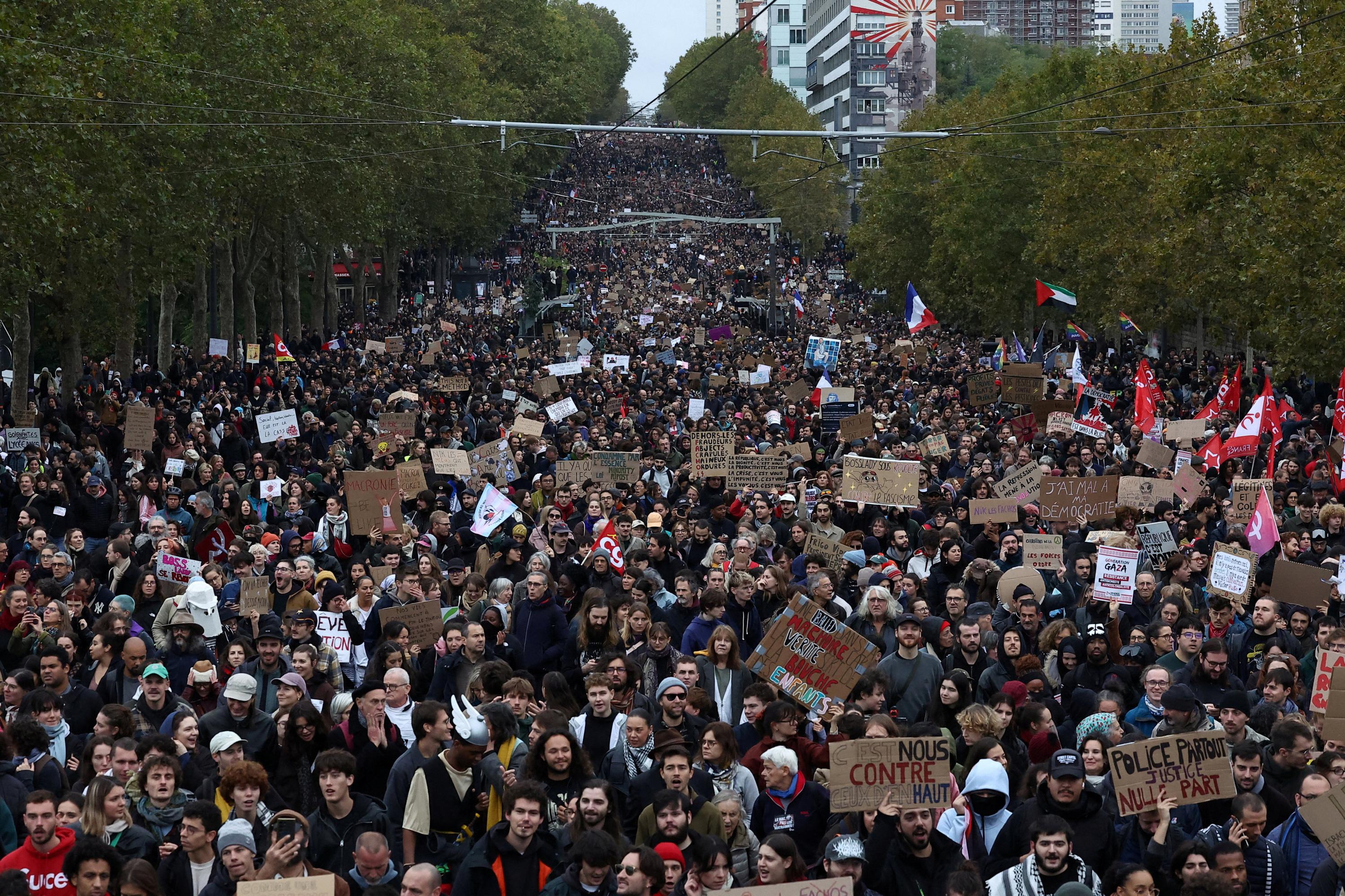 EN DIRECT - Manifestations du 24 octobre : le cortège parisien arrive Porte de Vincennes dans le calme, des heurts à Nantes et Marseille
