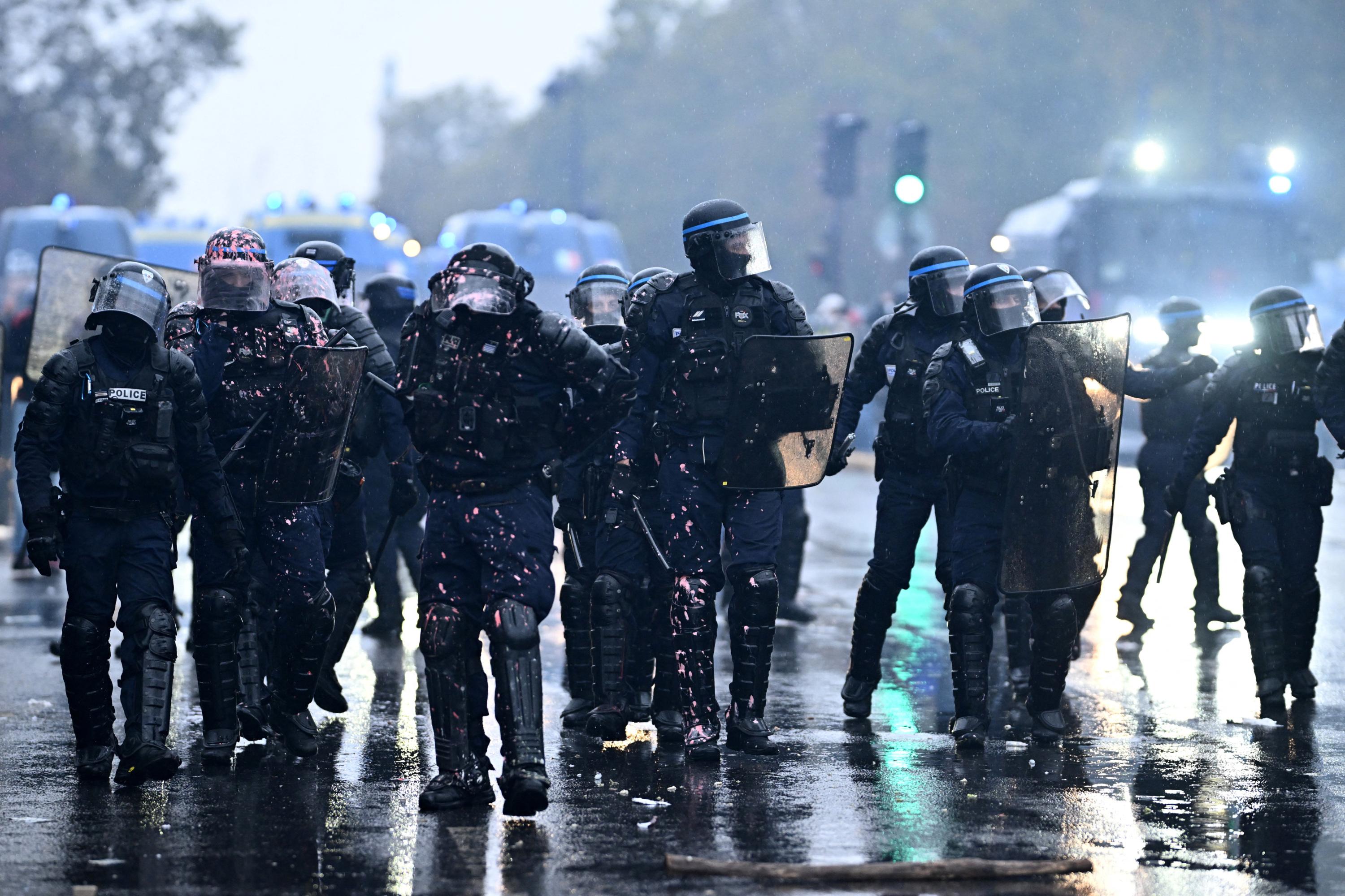 EN DIRECT - Manifestations du 24 octobre en France : 1314 interpellations, 53 membres des forces de l’ordre blessés, selon le ministère de l’Intérieur