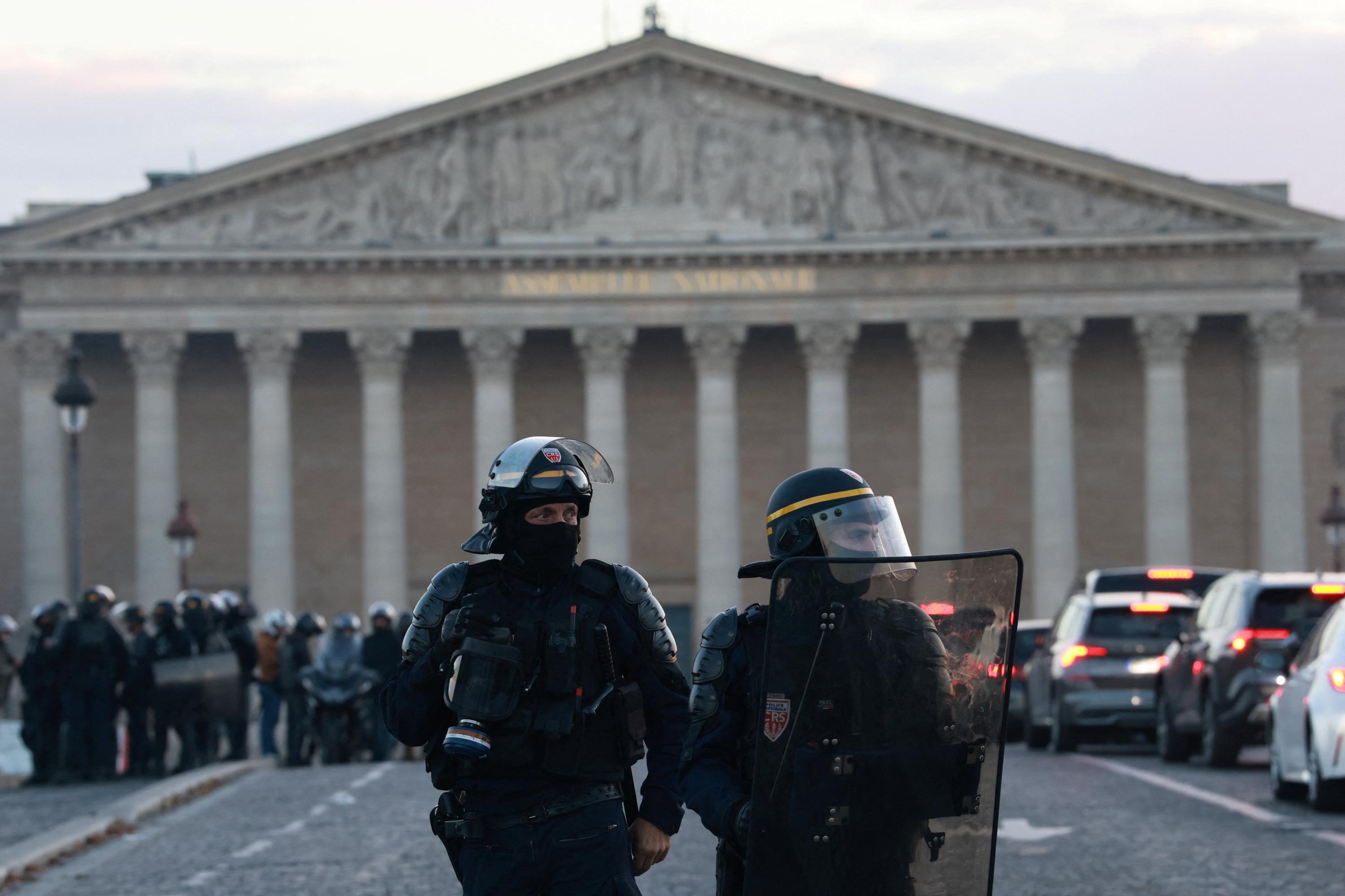 EN DIRECT - Manifestations en France : les gilets jaunes appellent à des «casserolades» vendredi