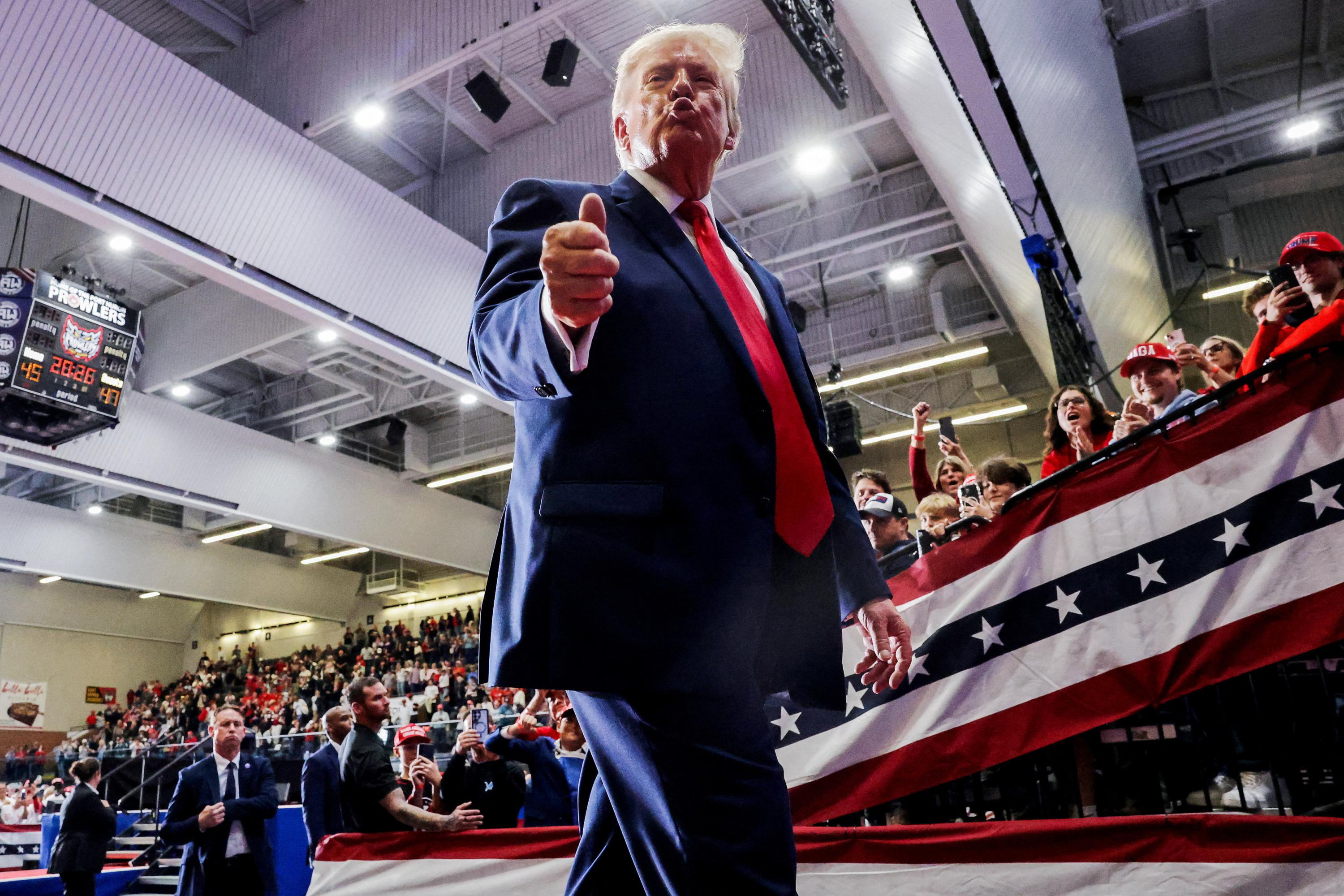 Trump assure qu'un accord commercial avec le Canada arrivera «rapidement»