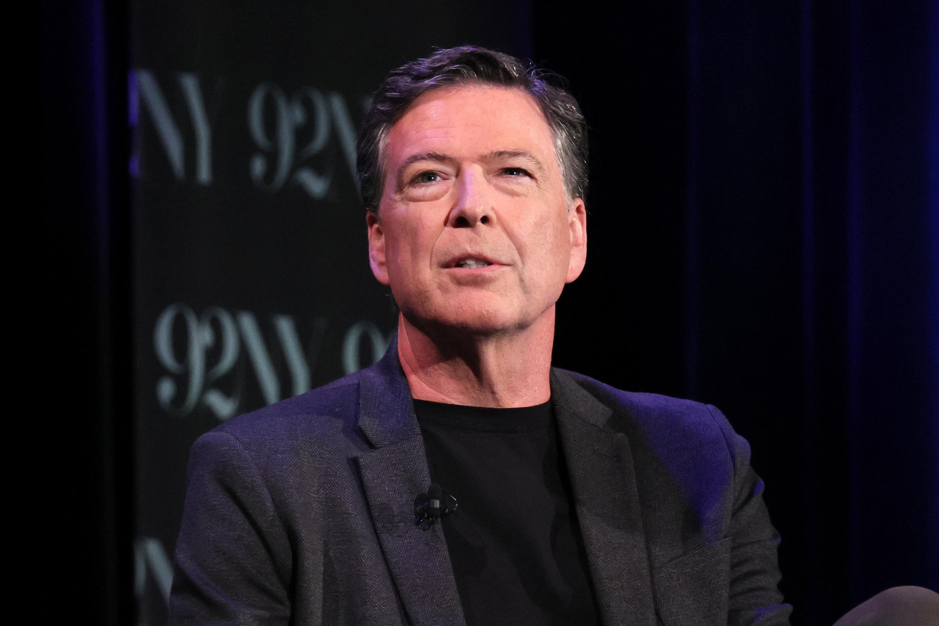 L’ex-patron du FBI James Comey inculpé pour des fuites présumées d’informations classées «secret défense»
