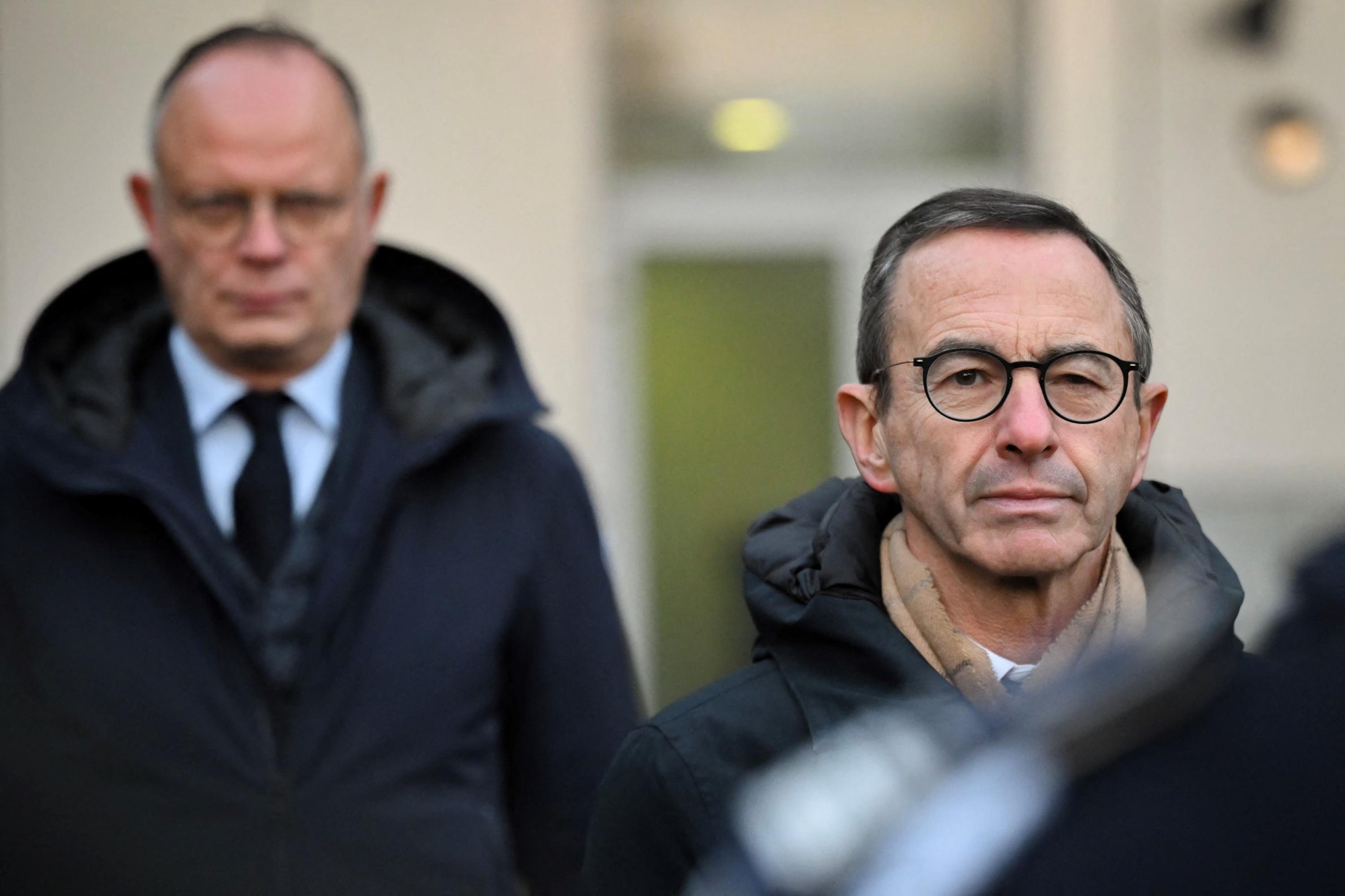EN DIRECT - Présidentielle 2027 : «Un projet mort-né», la «primaire des démocrates» voulue par Attal suscite le rejet chez Philippe et Retailleau