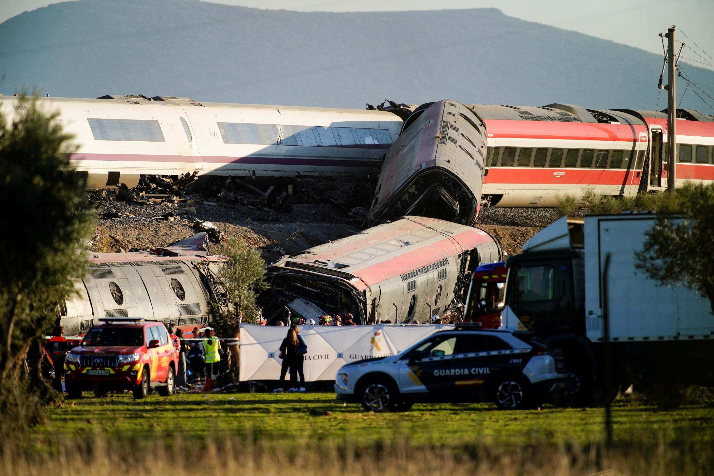 EN DIRECT - Accident de trains en Espagne : trois jours de deuil national, le gouvernement socialiste de Pedro Sanchez vivement critiqué