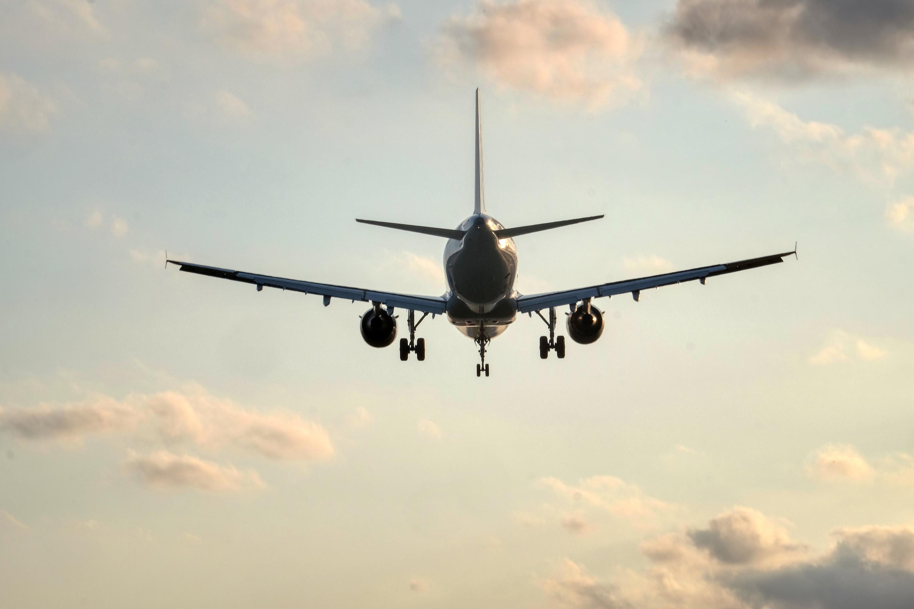 Un Bebe Premature Devant Subir Une Operation D Urgence Refuse A Bord D Un Vol Air France Faute De Carte D Identite