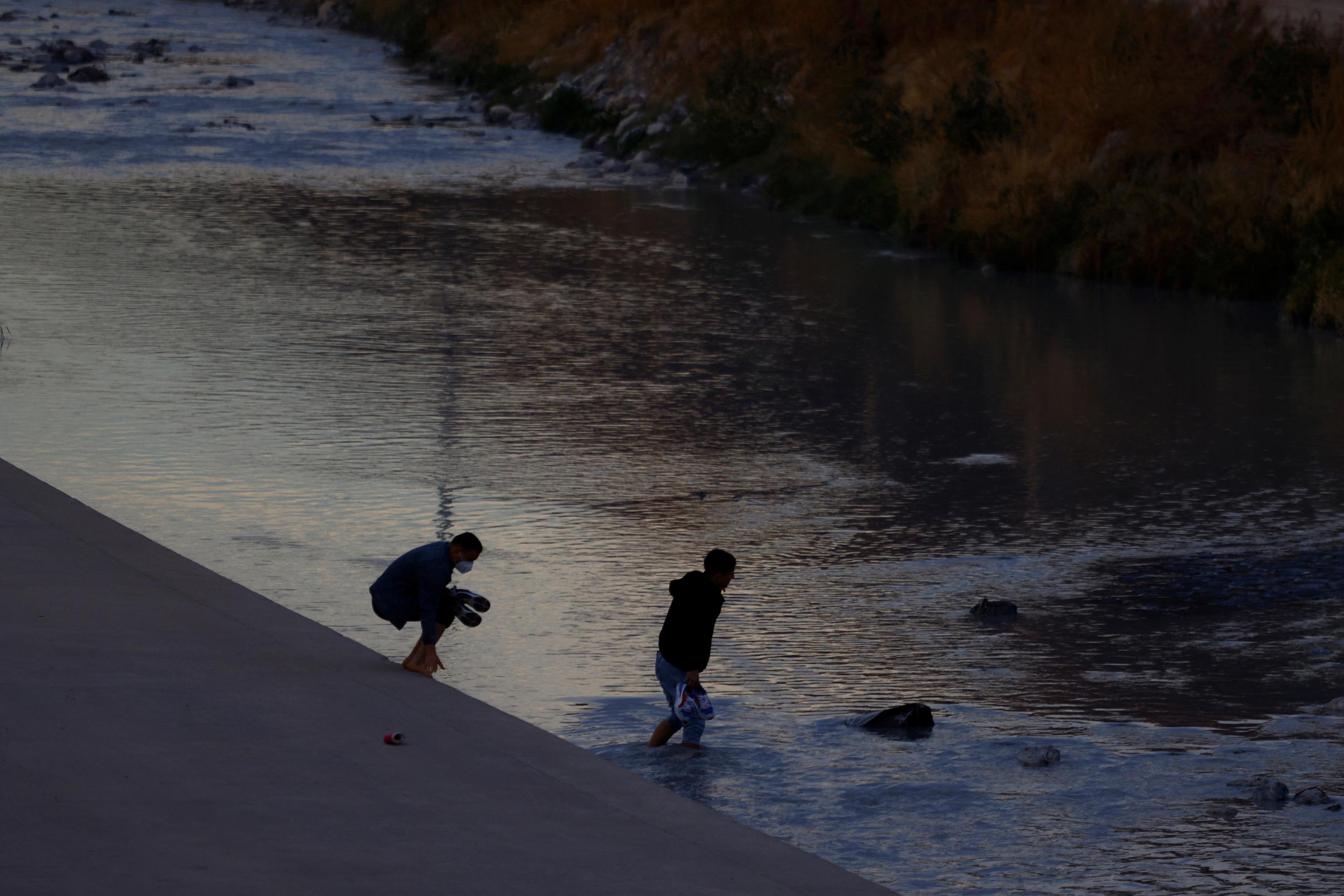 Une fillette migrante se noie en traversant la frontière Mexique-USA thumbnail