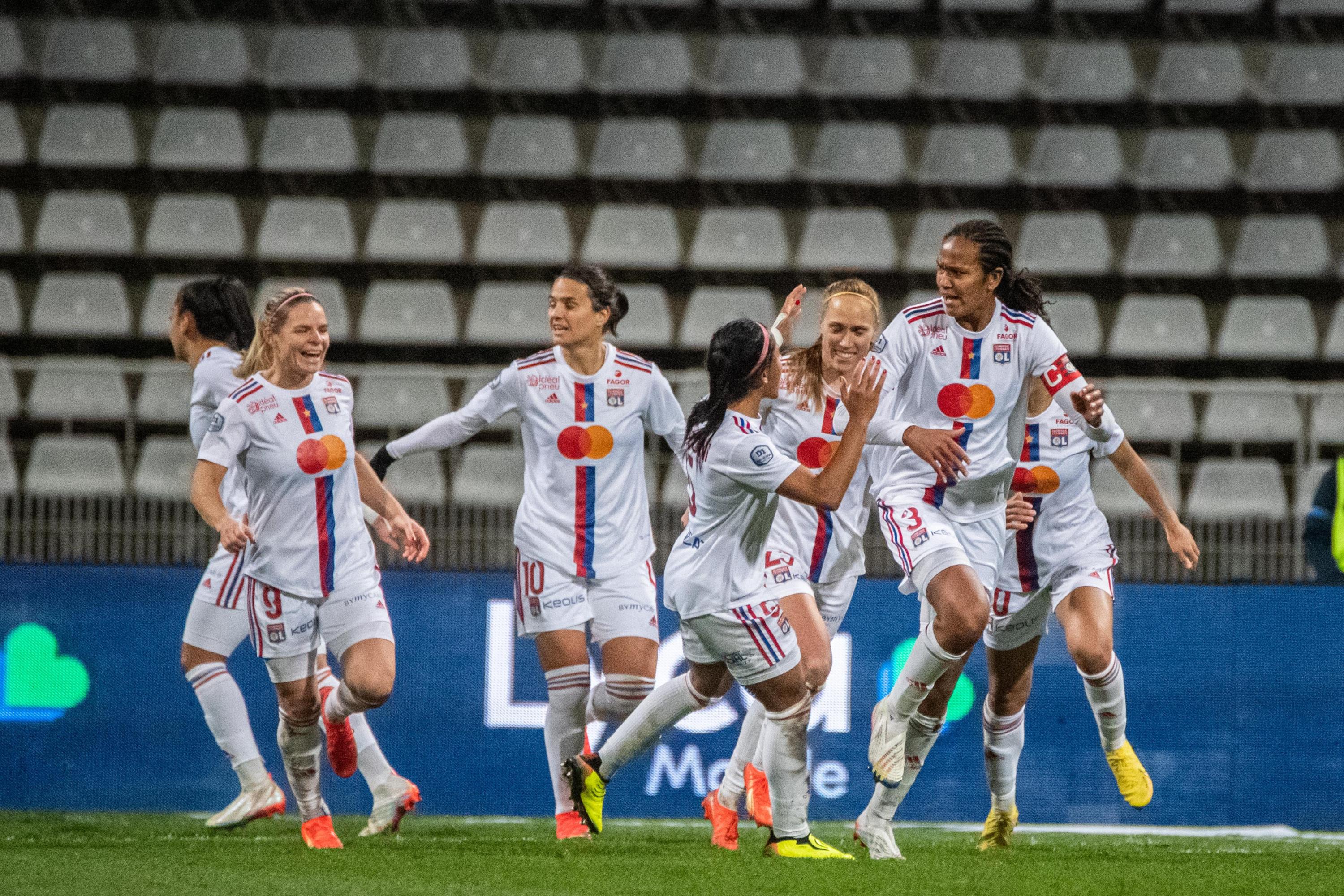 Football : le match de coupe de France féminine Lyon-Fleury en lever de rideau d'OL-Nantes