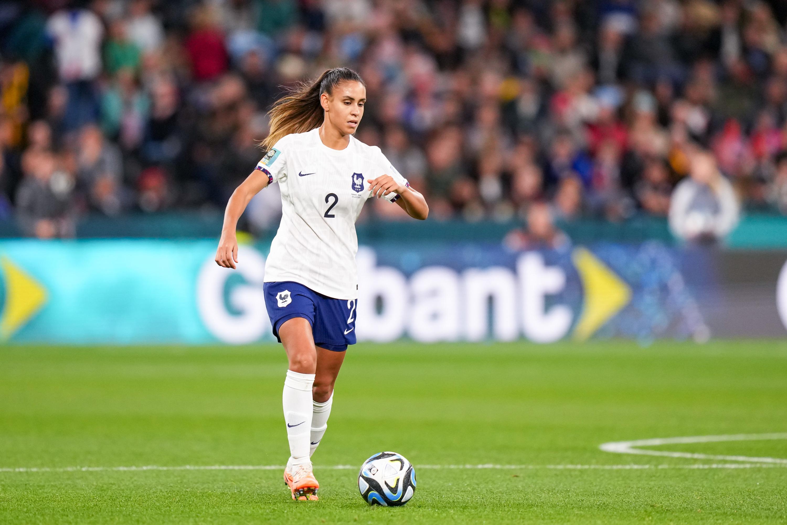 Coupe du monde féminine : la Française Maëlle Lakrar fait son retour à l'entraînement