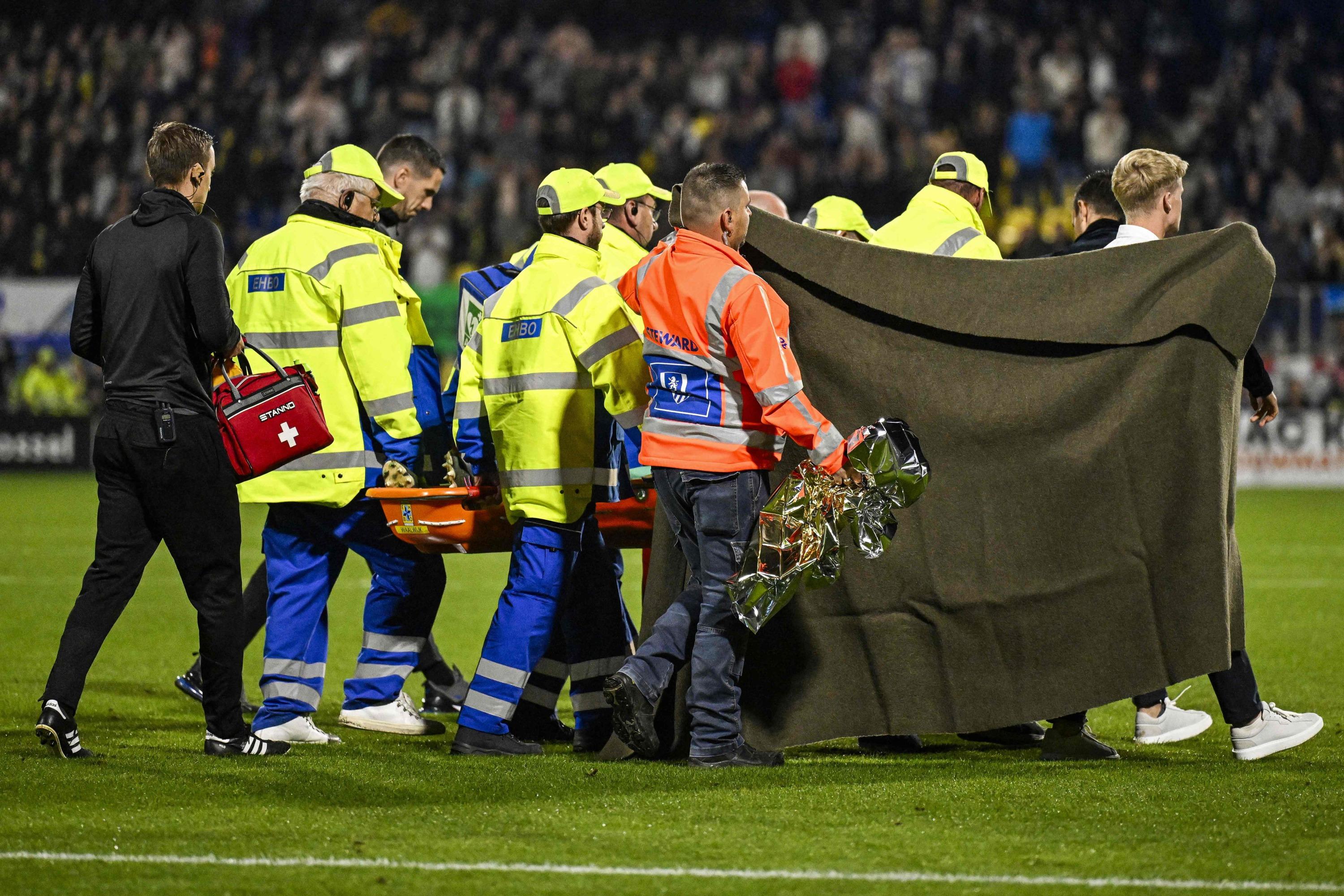 Foot : le match Waalwijk-Ajax arrêté après un malaise du gardien local