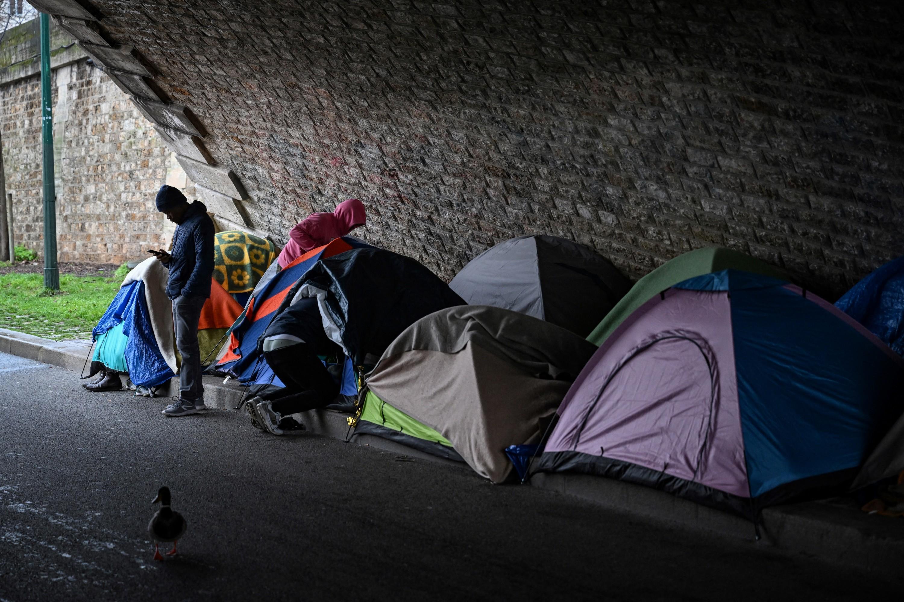 Paris: une centaine de migrants, principalement mineurs, ont été évacués