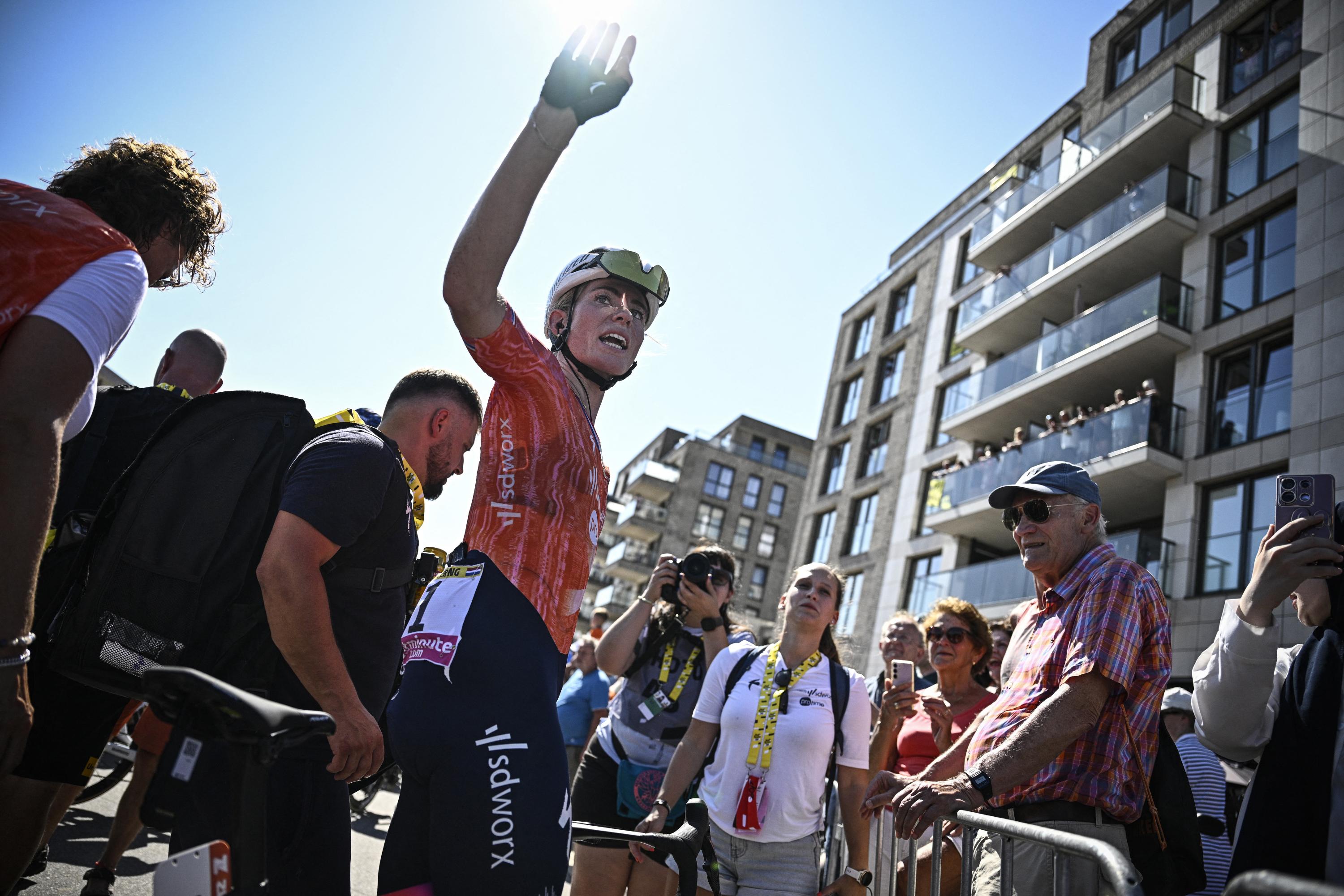 Tour de France (F) : Vollering reprend déjà le maillot jaune après sa victoire au contre-la-montre