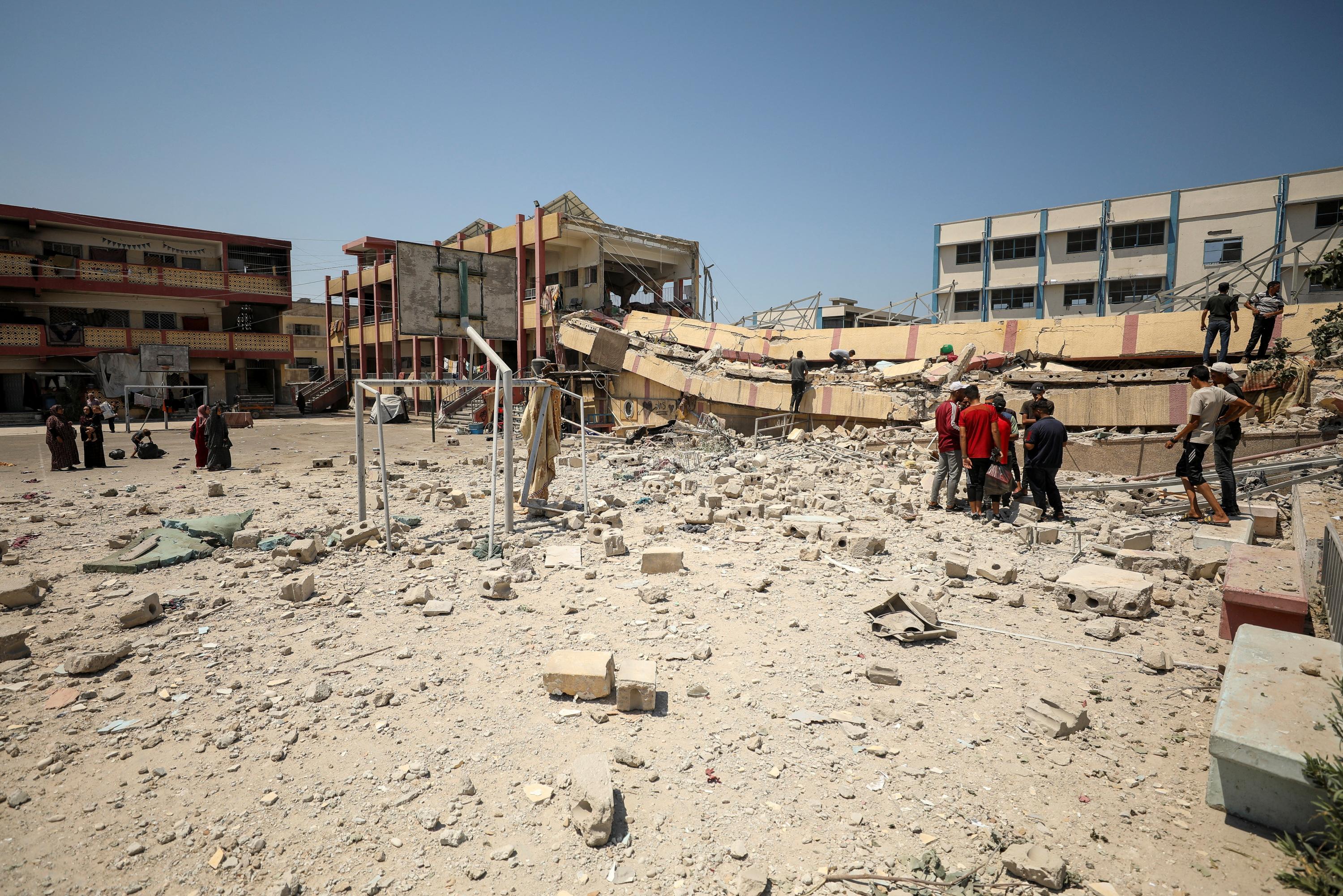 Guerre Israël-Hamas : au moins deux morts dans une frappe israélienne sur une école à Gaza, selon la Défense civile