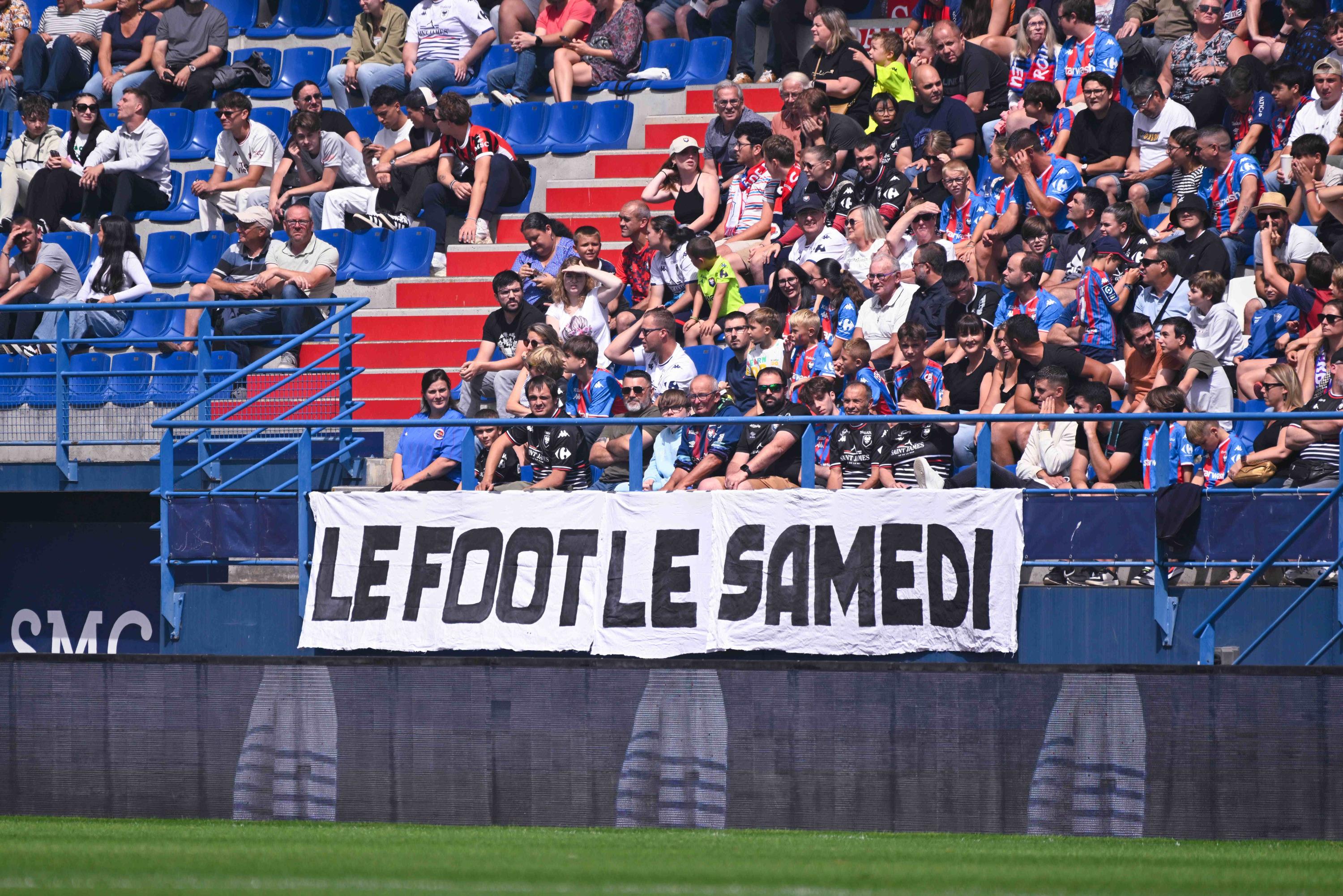 Ligue 2 : «Les supporters sont le coeur battant du foot français», Amélie Oudéa-Castéra annonce une réunion sur la programmation contestée des matches