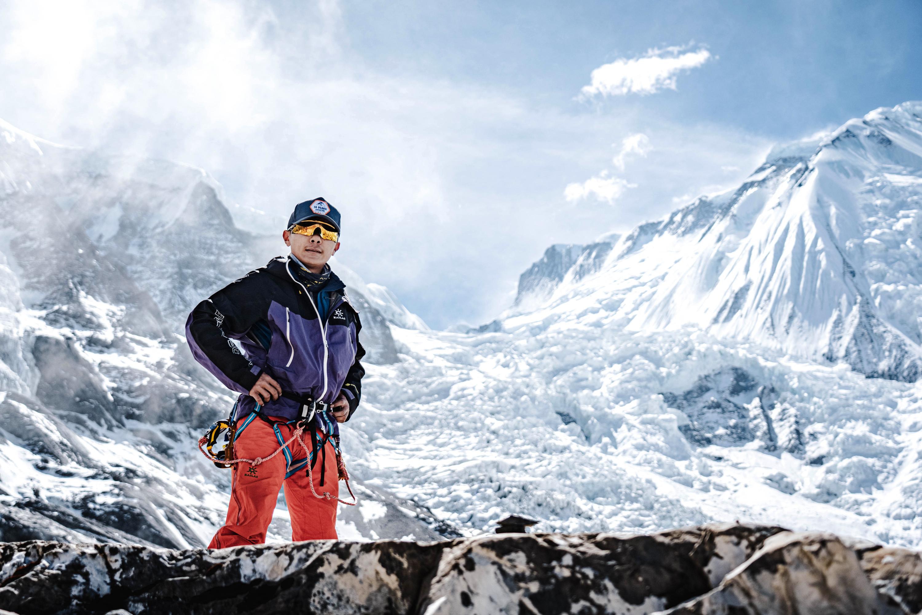 «Le Messi de l’alpinisme» Nima Rinji Sherpa sur le point de conquérir les 14 plus hauts sommets du monde à 18 ans