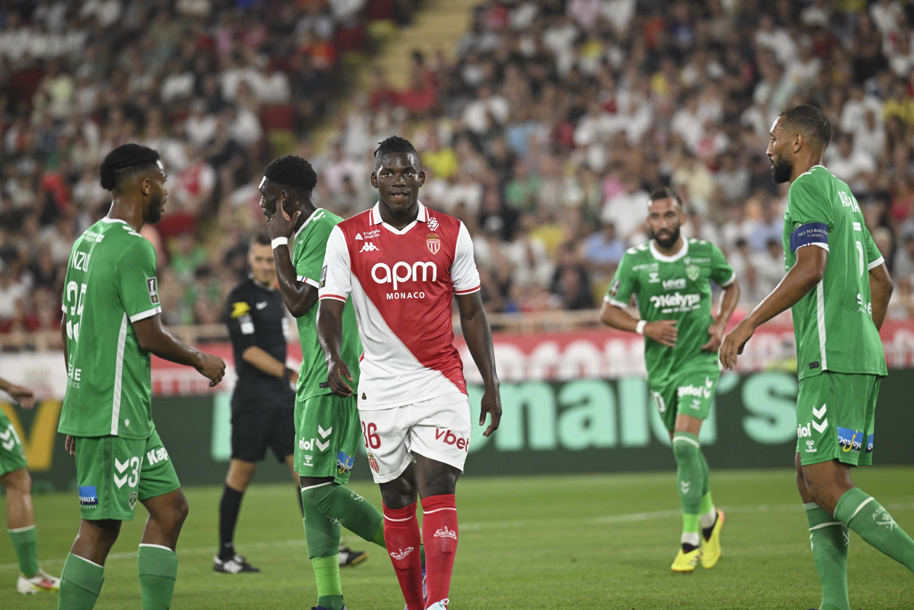 Ligue 1 : des supportrices de l'ASSE dénoncent des fouilles intrusives à Monaco