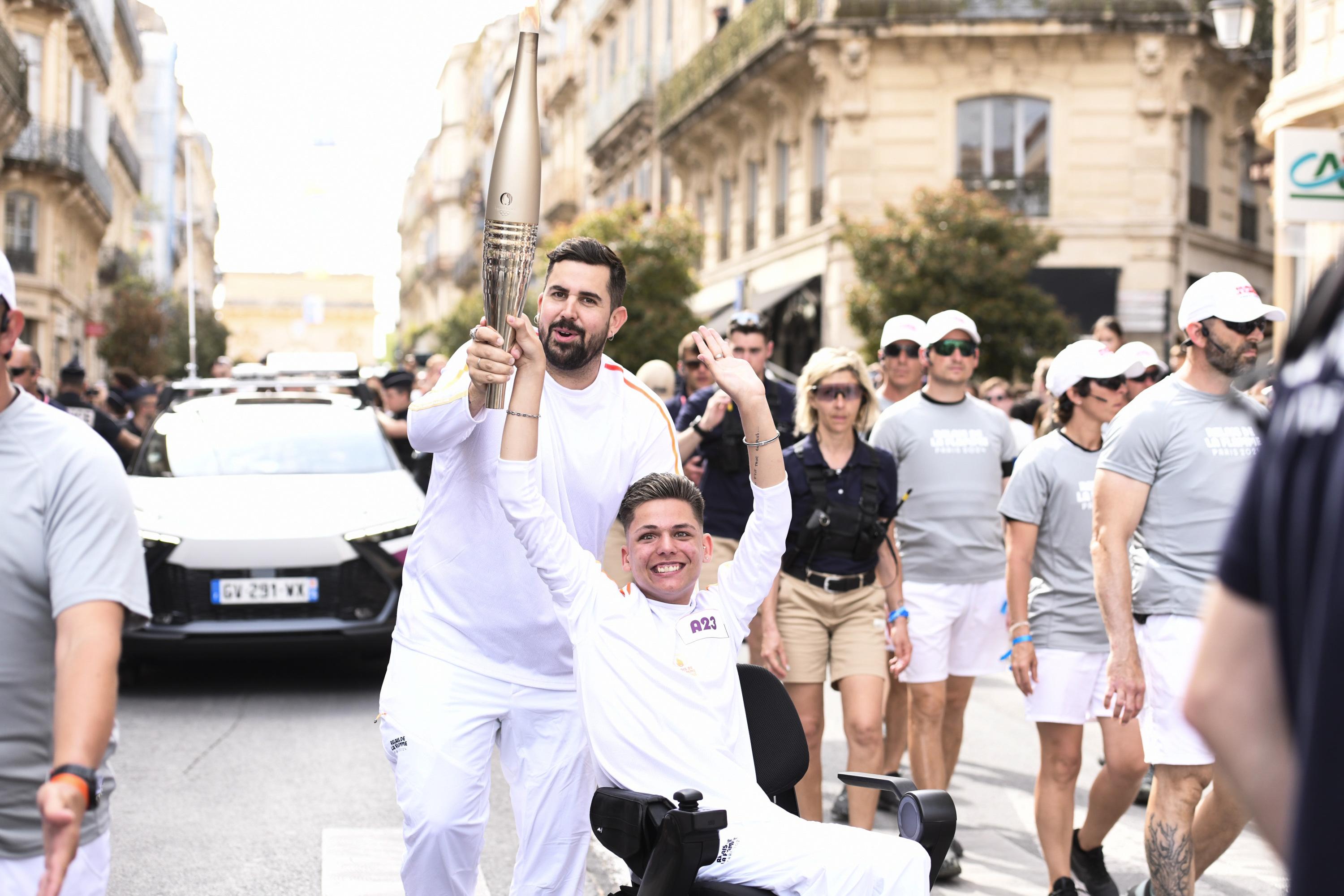 Jeux paralympiques : le réalisateur-comédien Artus met en scène les para-athlètes dans des clips humoristiques