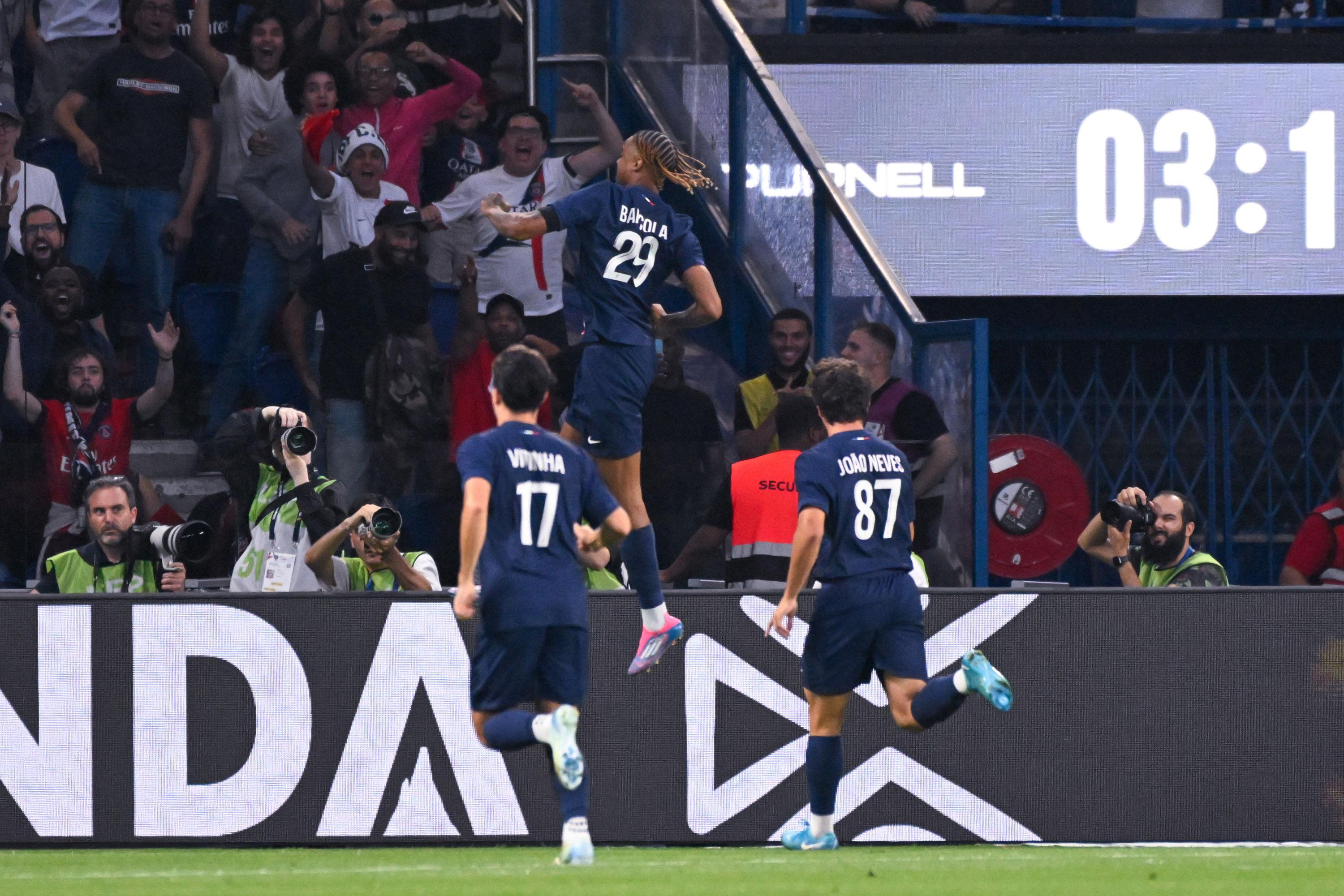 PSG-Montpellier : le bonbon d’Asensio, le doublé de Barcola, Zaïre-Emery et Hakimi participent à la fête... tous les buts en vidéo