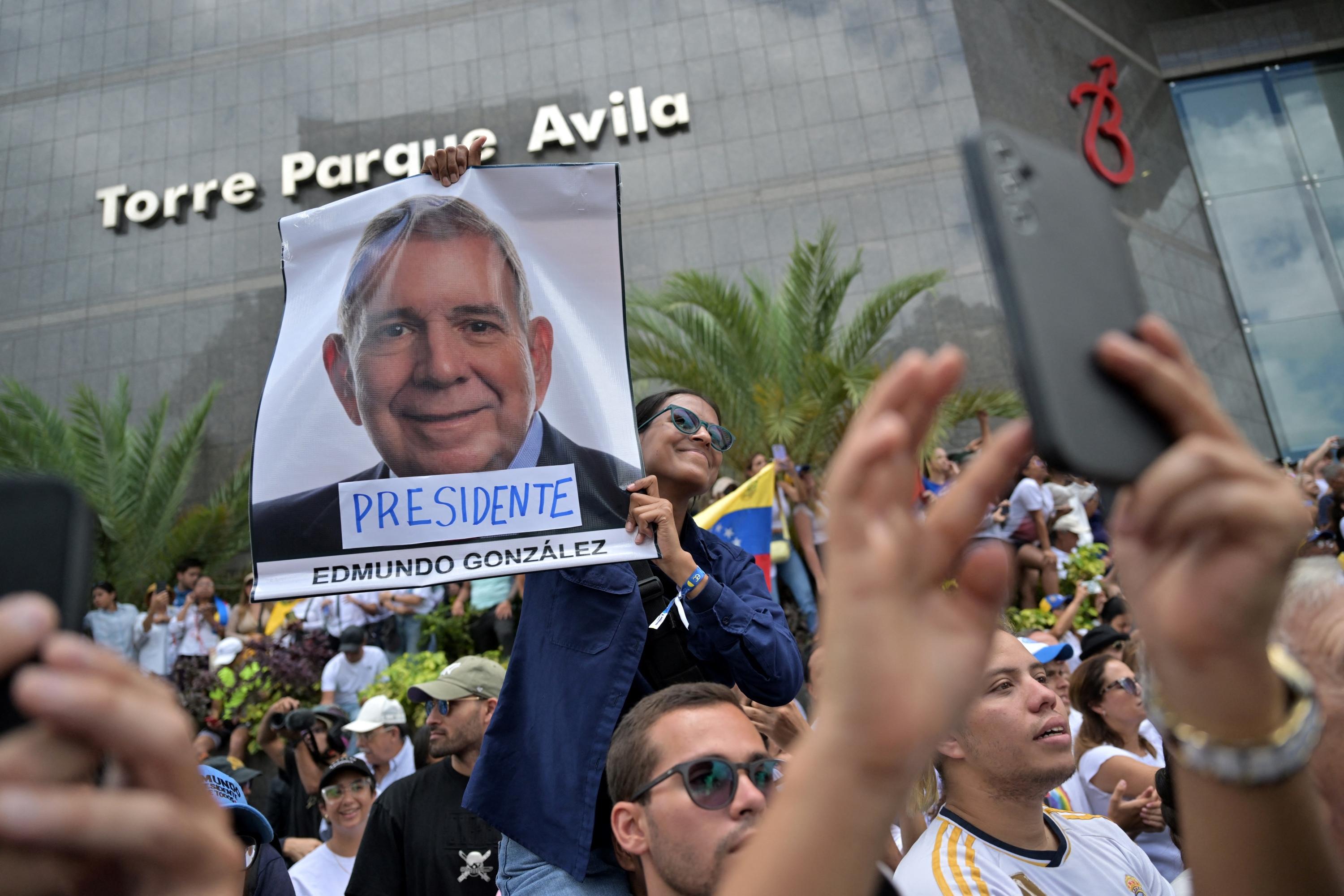 Venezuela : le candidat de l'opposition, qui revendique la victoire présidentielle, convoqué pour une enquête pénale