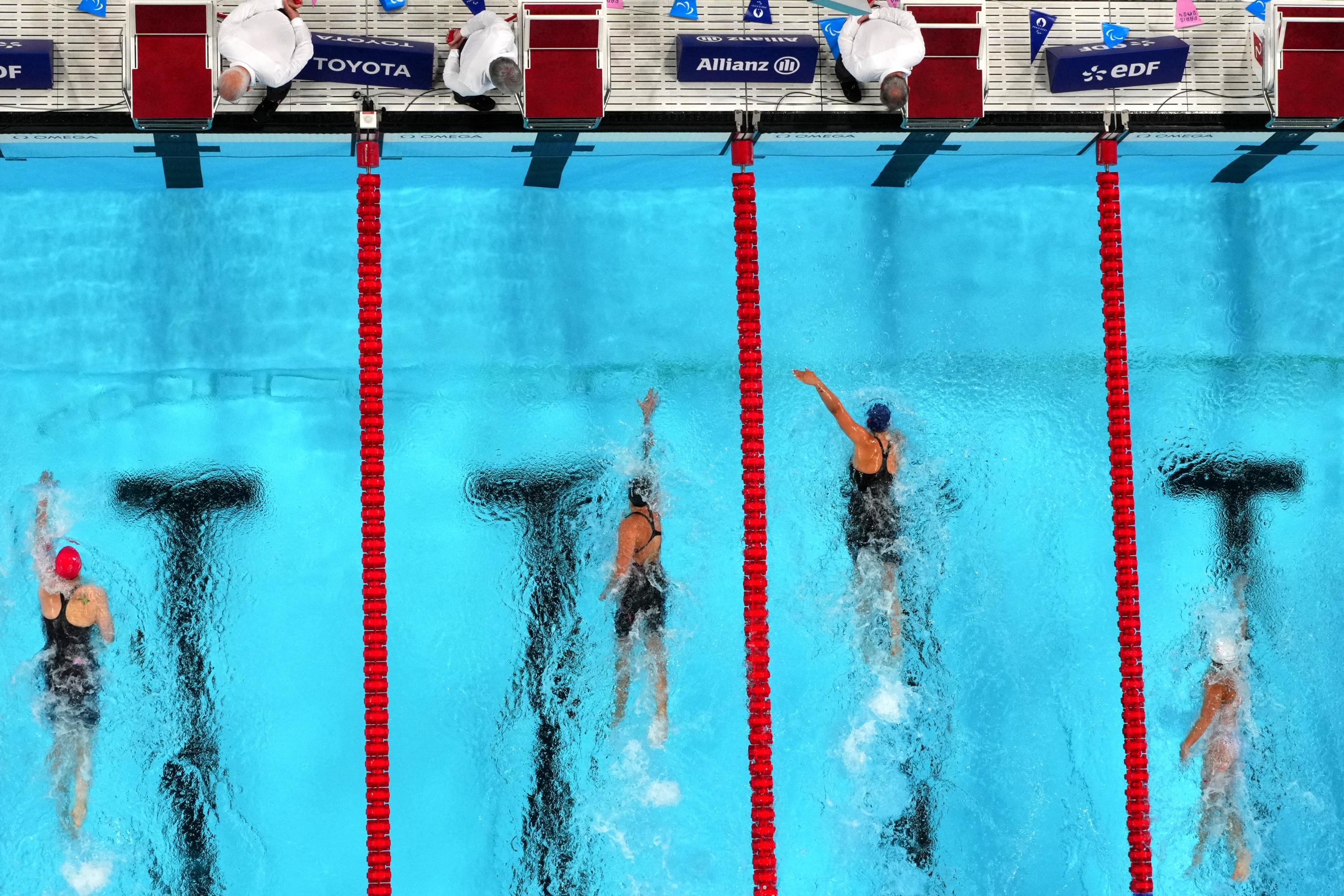 Jeux paralympiques: en vidéo, le finish solide d’Emeline Pierre pour remporter la médaille d’or sur 100m nage libre