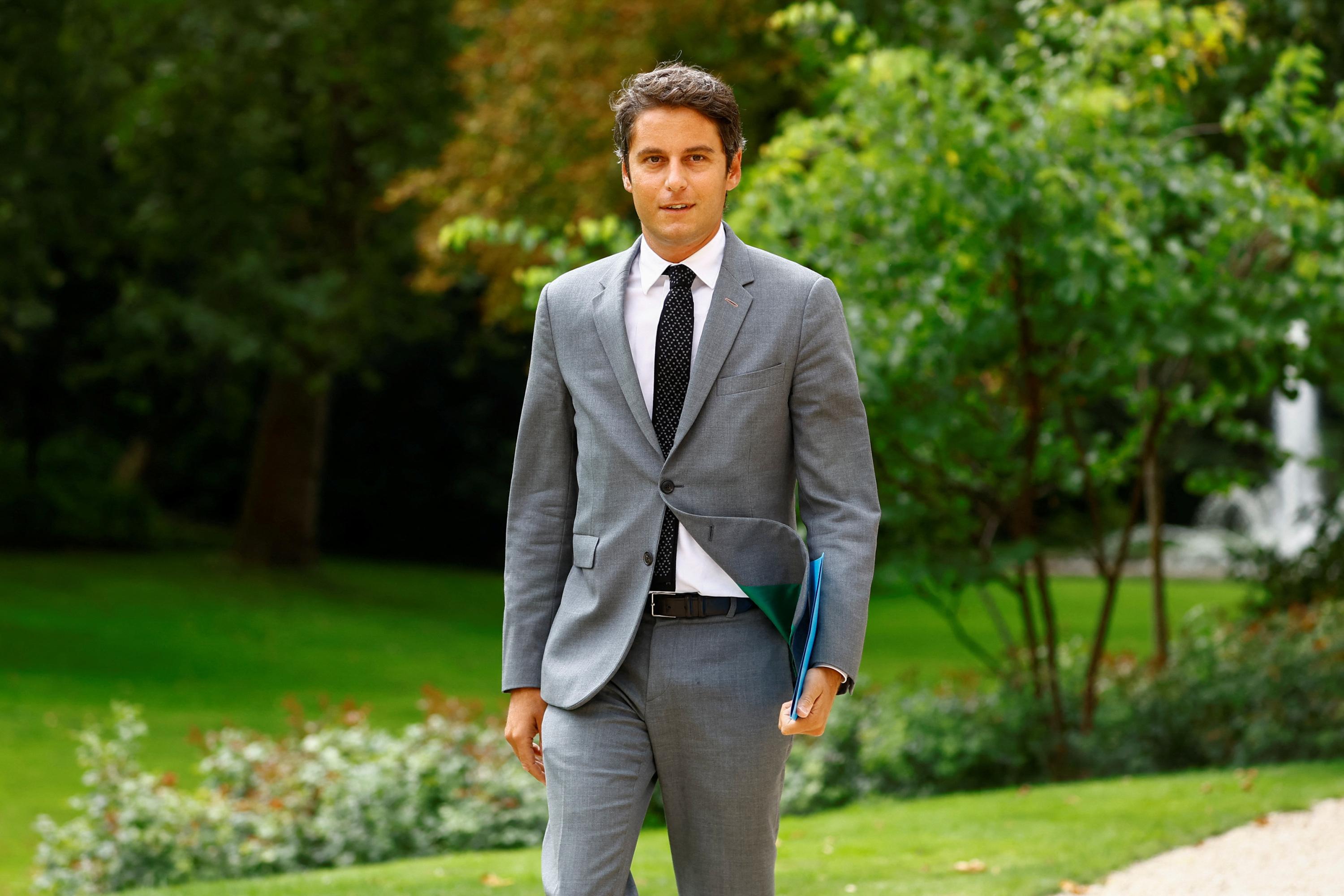 Gabriel Attal a planté son arbre dans les jardins de Matignon