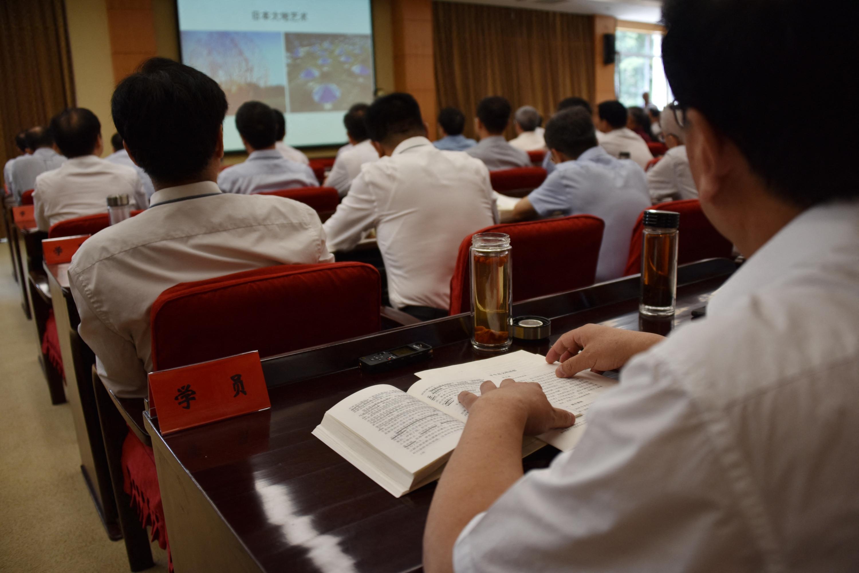 La Chine met en garde ses étudiants contre les «pièges amoureux» tendus par de «beaux» espions étrangers