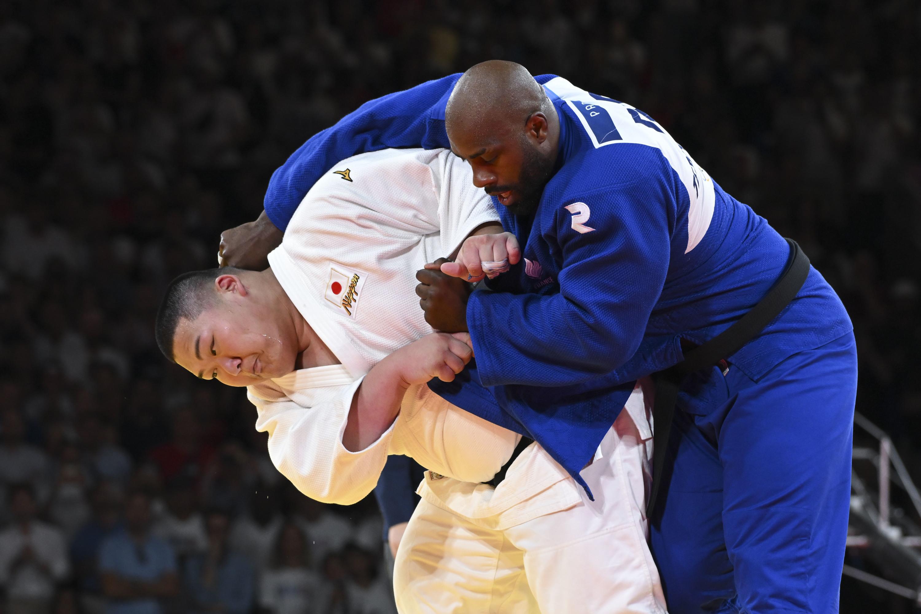 Judo : Teddy Riner «espère de tout coeur» retrouver à Los Angeles Tatsuru Saito, sa victime inconsolable à Paris