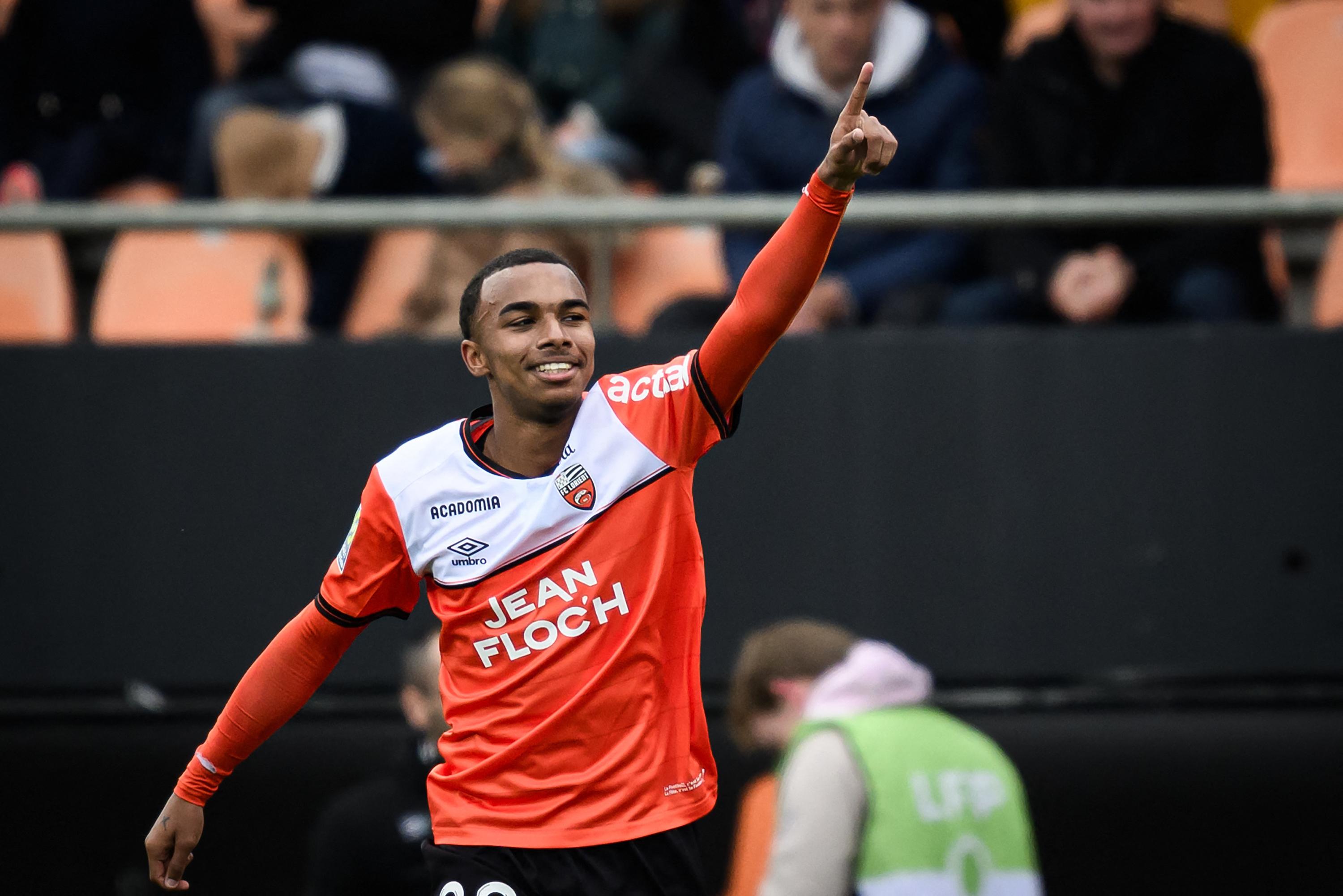 Ligue 2 : Lorient grimpe à la 2e place, Guingamp prend l’eau à Clermont