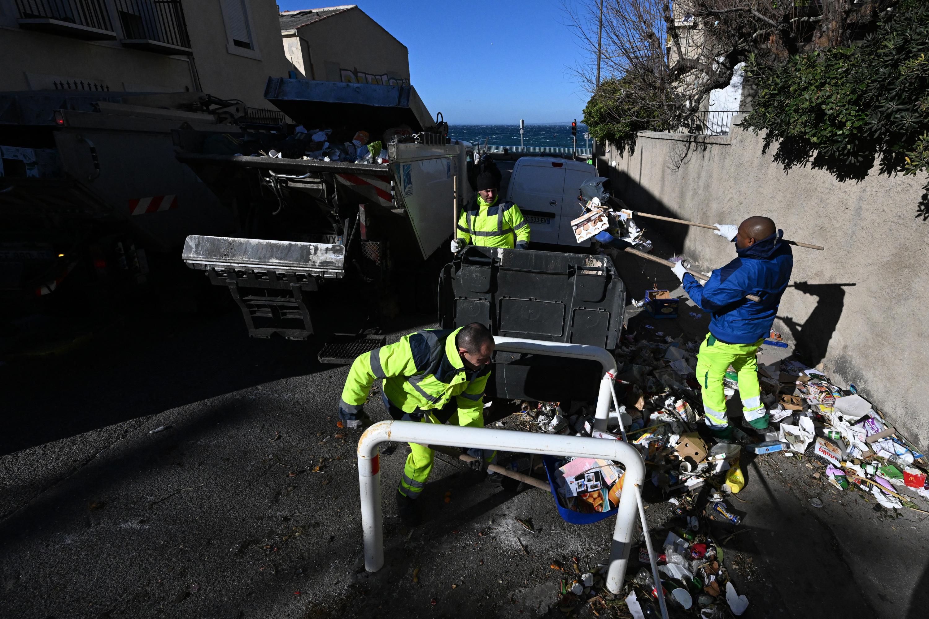 «La ville est pourrie» : bras de fer entre Vassal et Payan sur la saleté à Marseille