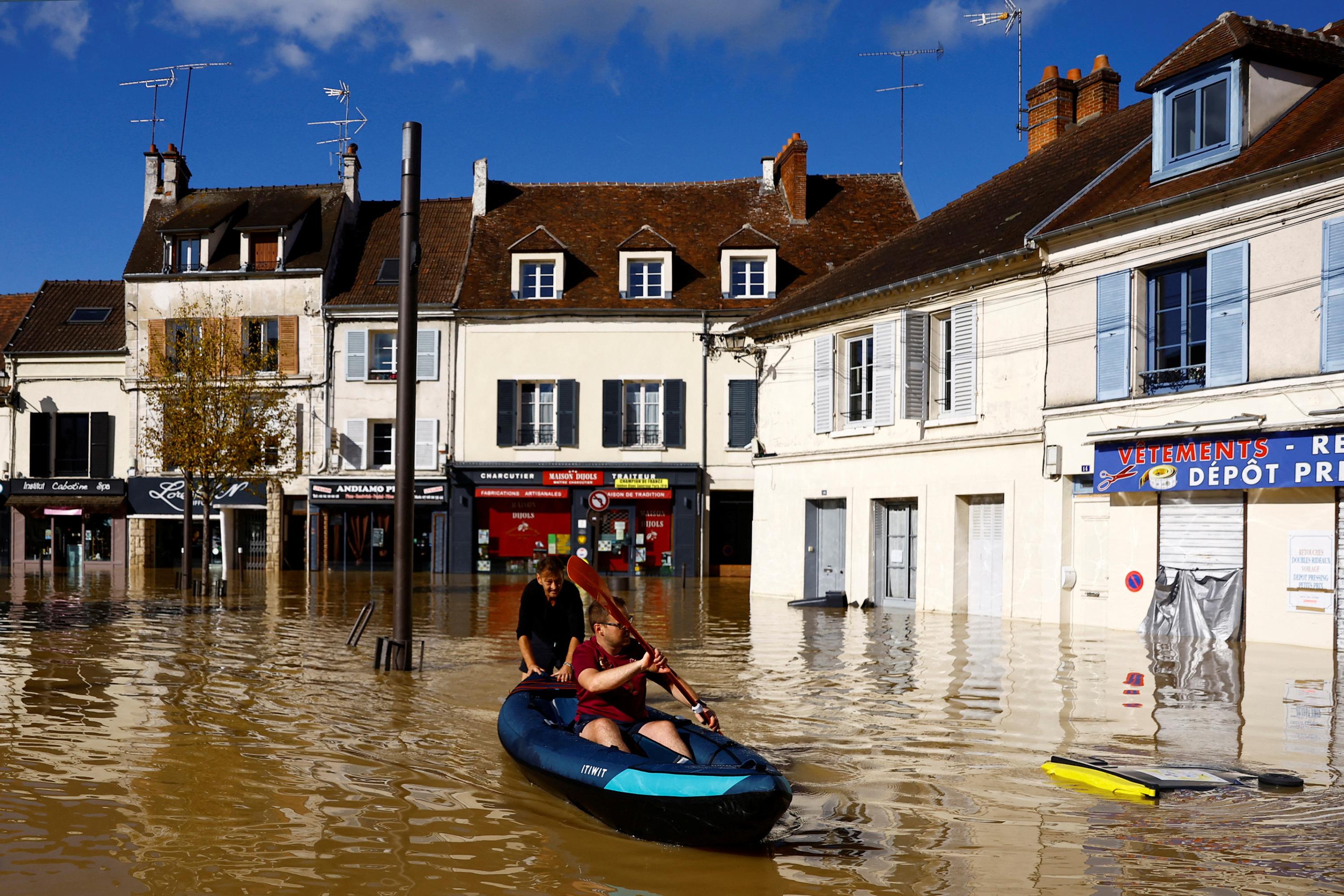 Inondations : le ministre de l'Économie met la pression sur les assureurs