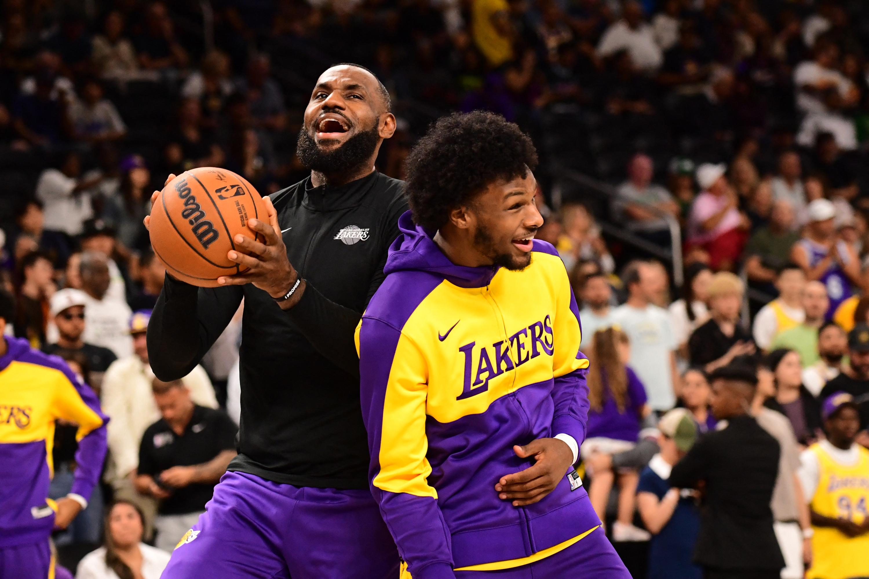 «&nbsp;Il a un contrat parce que c’est le fils de&nbsp;» : LeBron et Bronny James dans la légende de la NBA... et c’est tout&nbsp;?