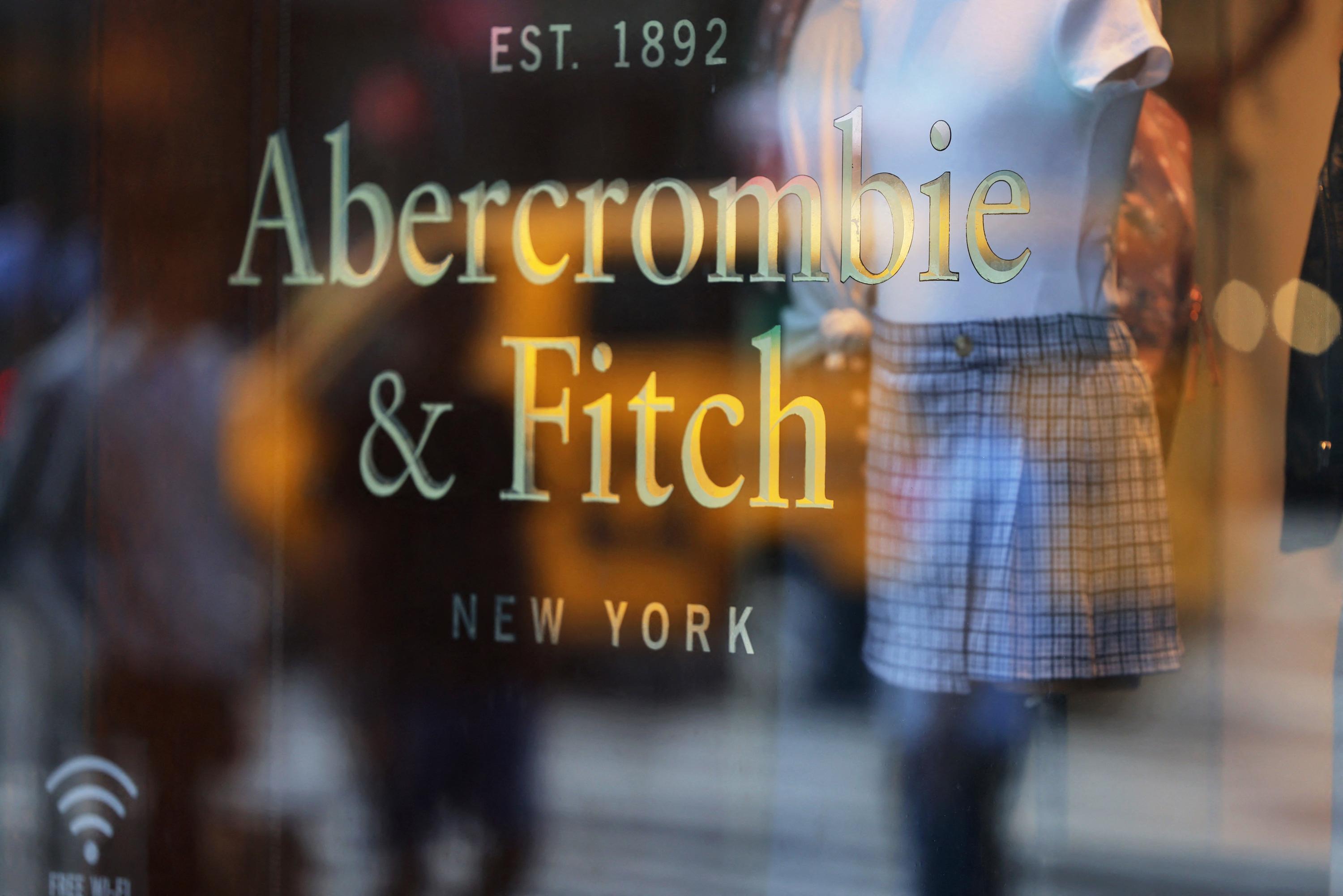 L'ex-PDG d'Abercrombie &amp; Fitch Mike Jeffries inculpé pour trafic sexuel