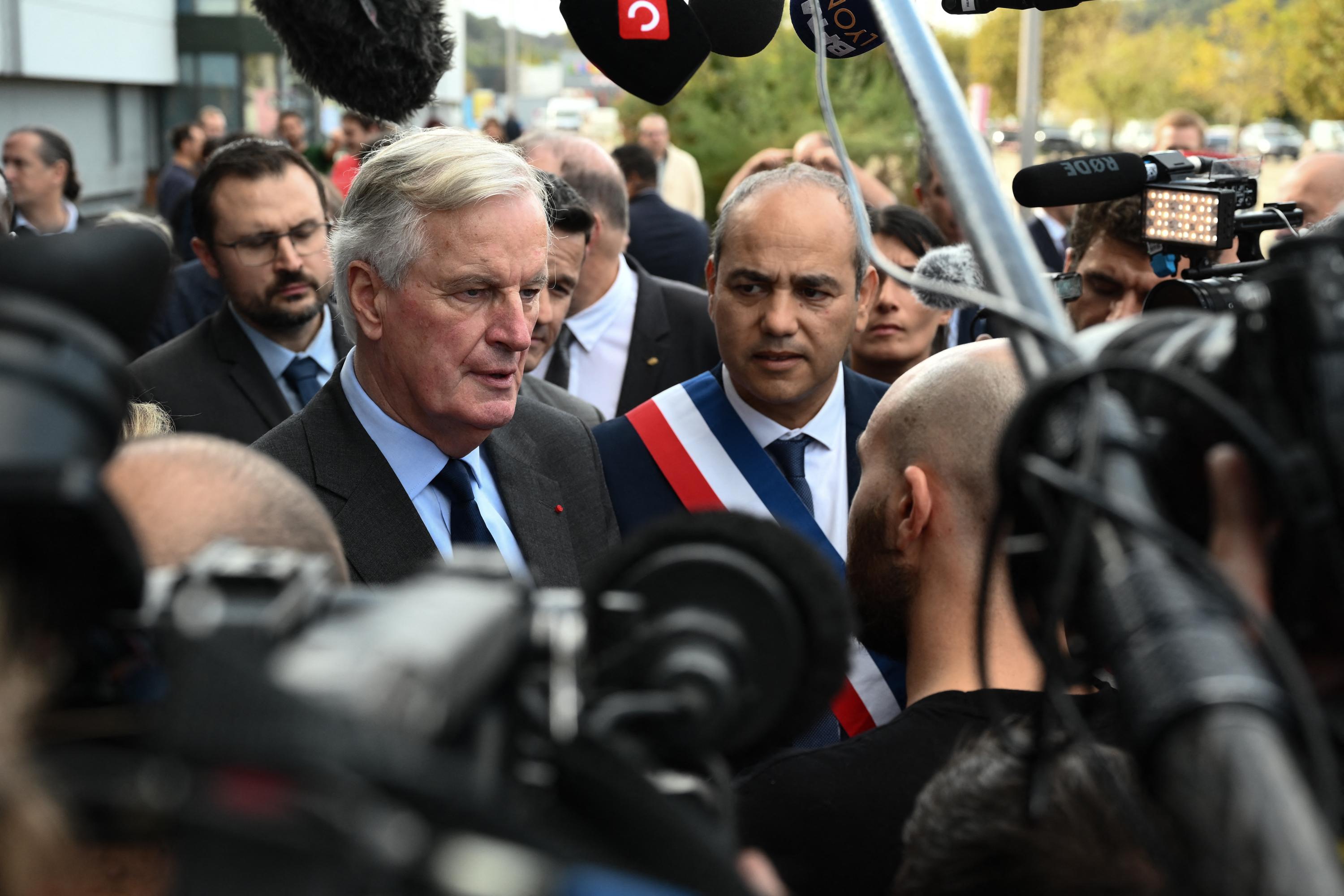 Des «&nbsp;actions concrètes et progressives&nbsp;»&nbsp;: dans le Rhône sinistré, Barnier présente le 3e plan national d’adaptation au changement climatique