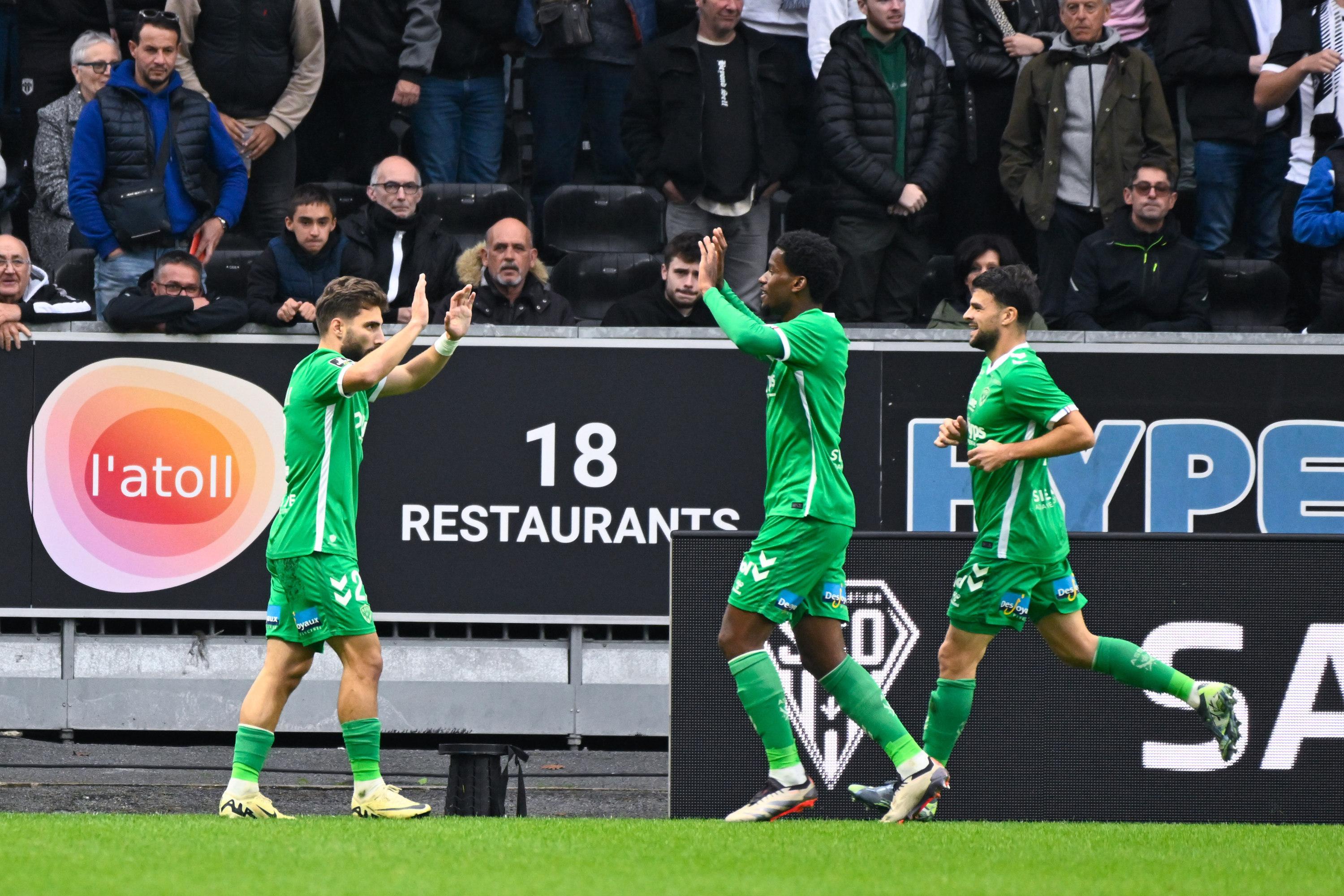 EN DIRECT - Angers-Saint-Etienne : les Verts se relancent sur une frappe lointaine