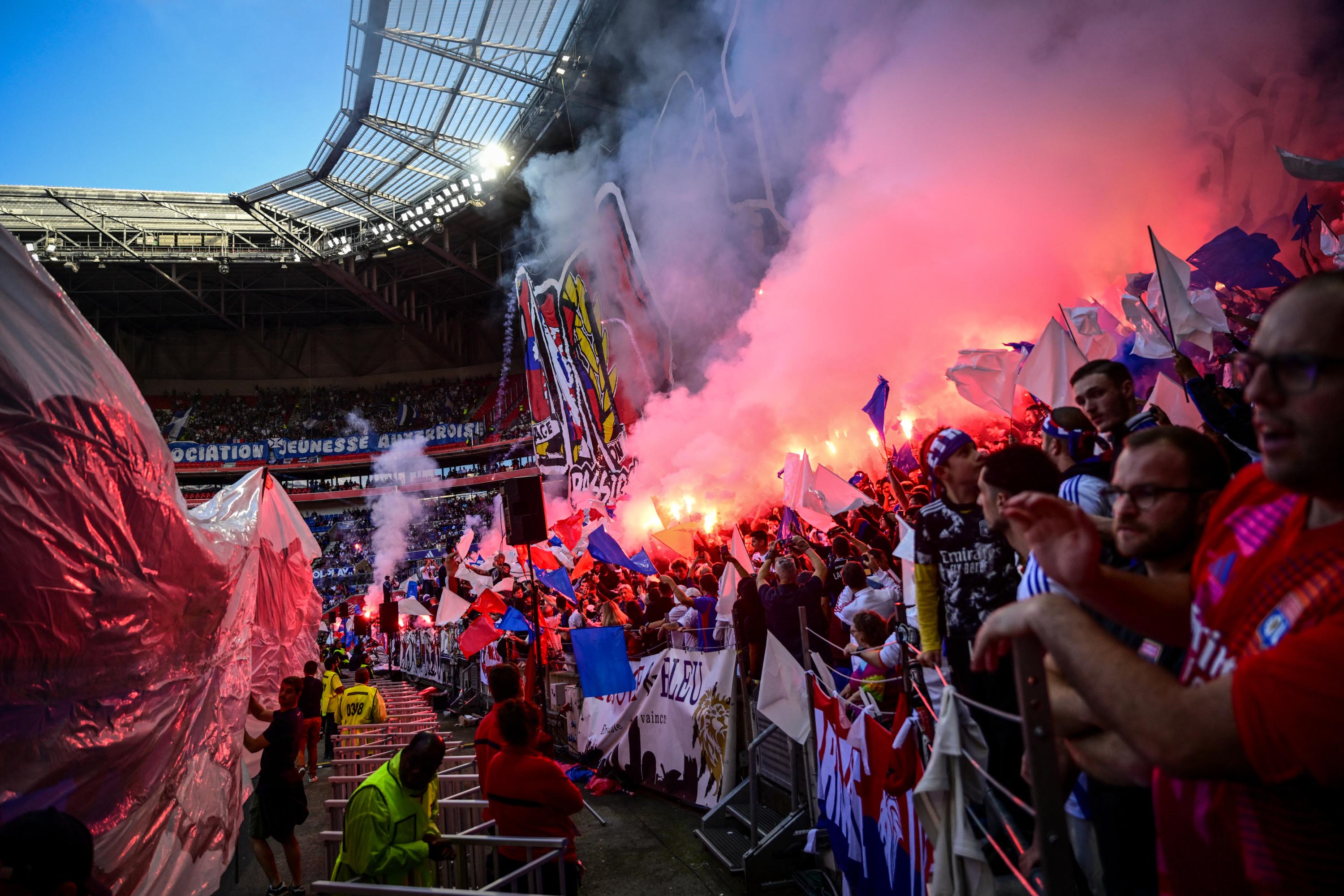 EN DIRECT - Lyon-Auxerre&nbsp;: fumigènes et match interrompu, l’OL veut enchaîner dans une folle ambiance