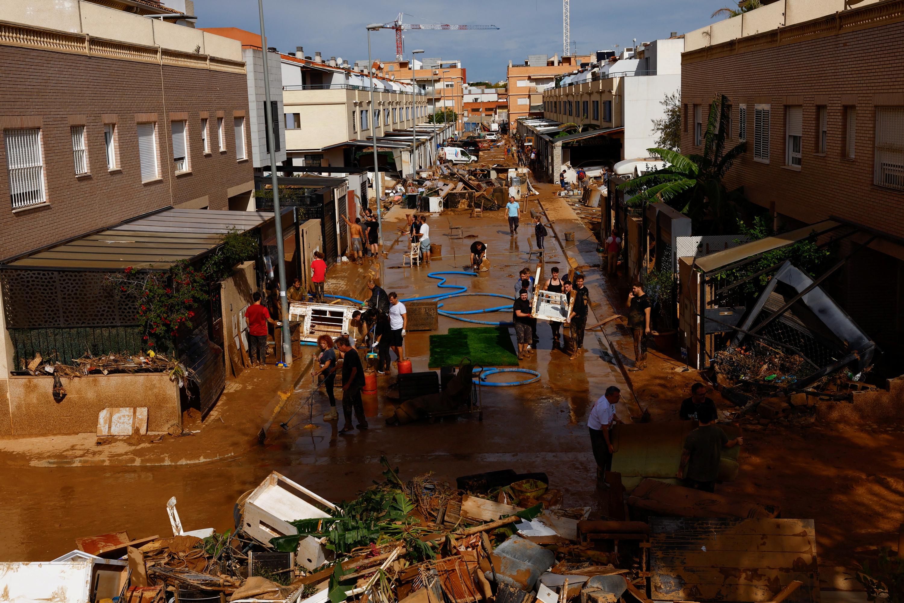 Inondations en Espagne: le bilan s’alourdit à plus de 200 morts