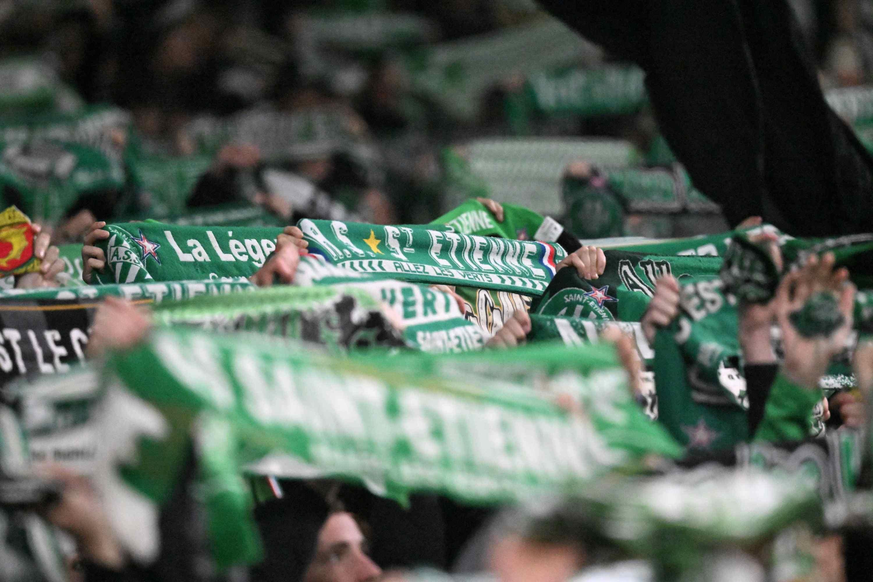 Ligue 1 : le gouvernement saisit la Ligue pour des chants homophobes pendant Saint-Etienne - Strasbourg