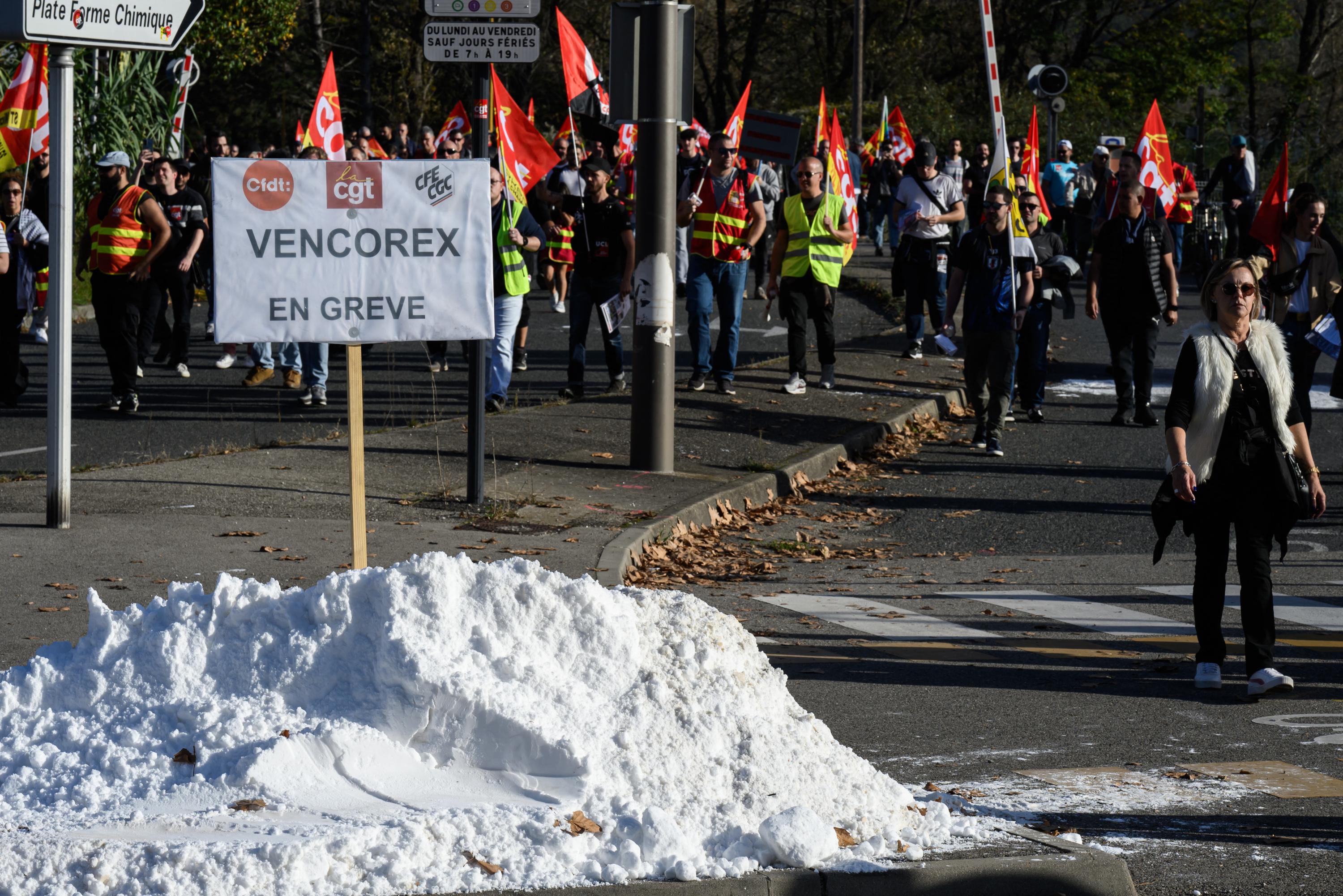 Lyon : les salariés de l’entreprise chimique Vencorex soutenus par la patronne de la CFDT