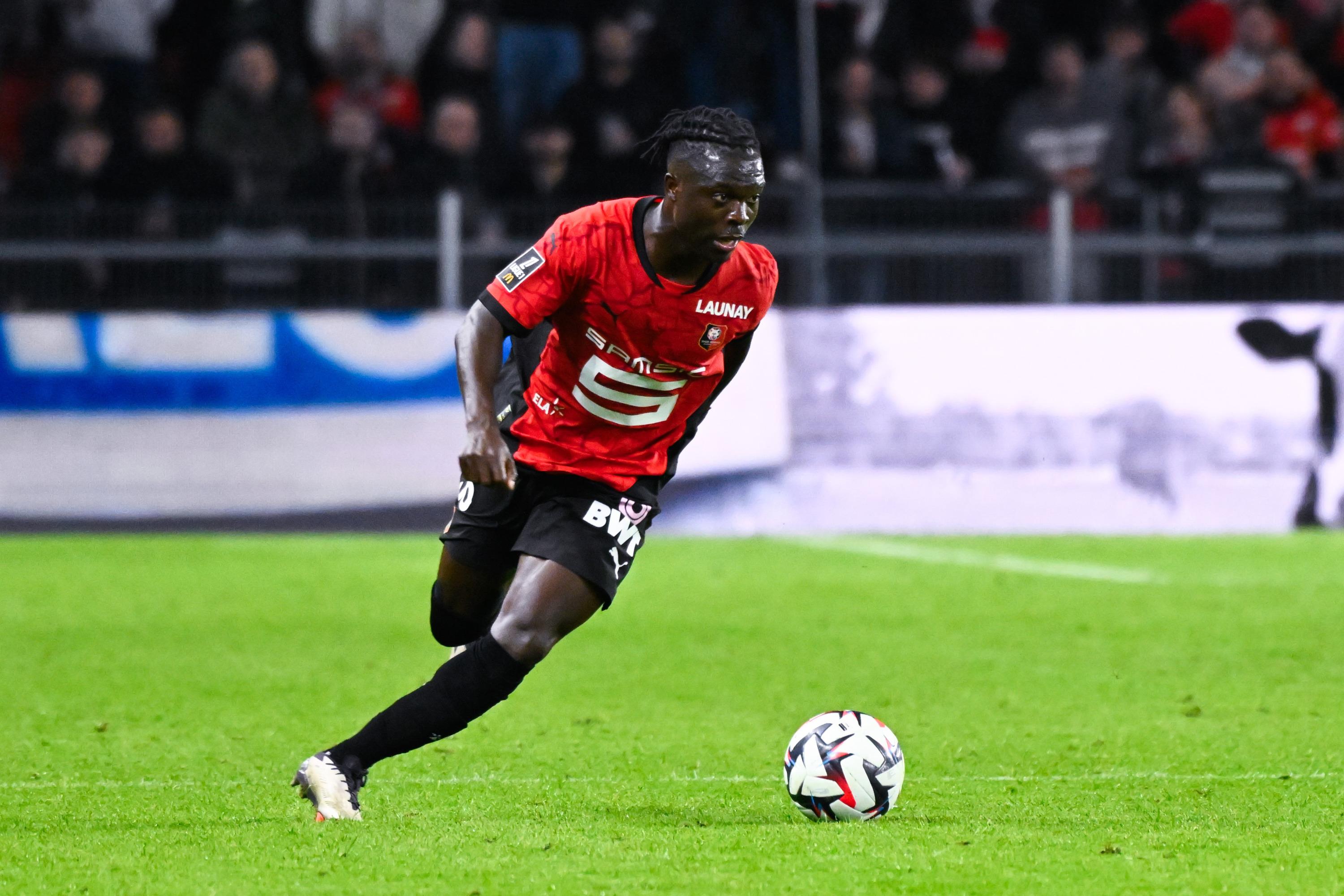 Ligue 1 : victime d’une rupture à un ligament croisé, le défenseur de Rennes Alidu Seidu sera absent plusieurs mois