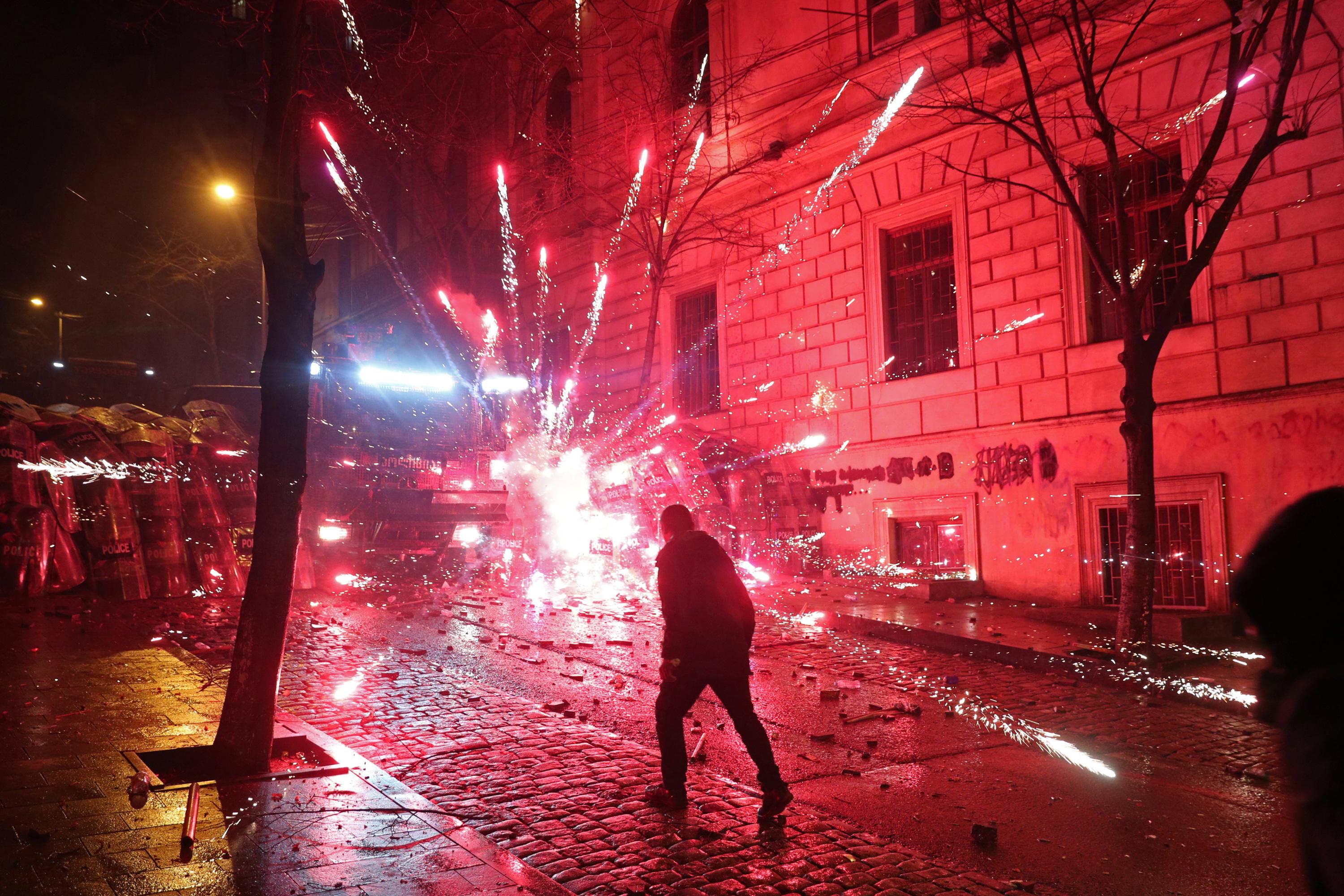 Quatrième nuit de manifestations et de heurts en Géorgie