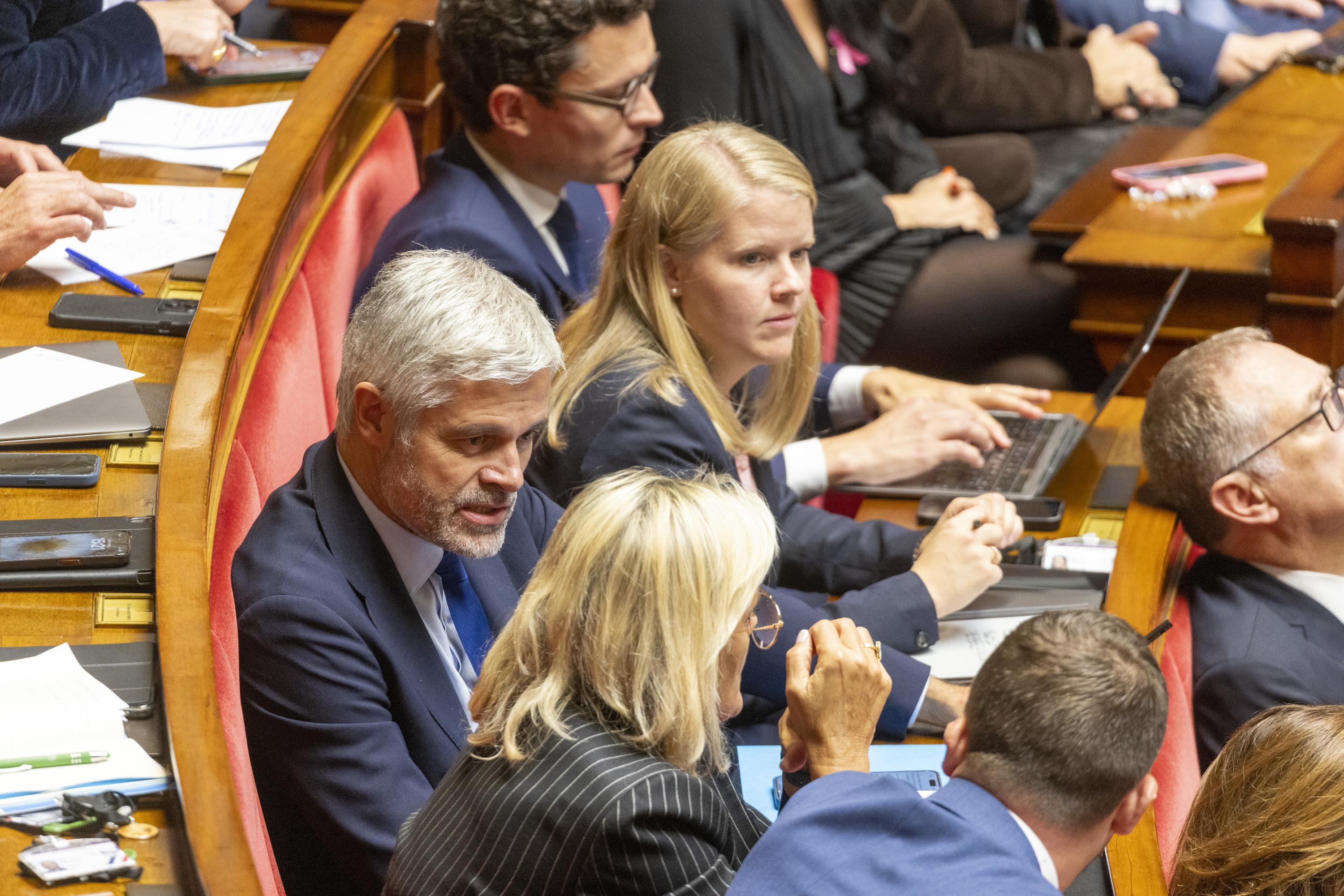 Censure : «Notre engagement en septembre ne valait que pour Michel Barnier», prévient Laurent Wauquiez