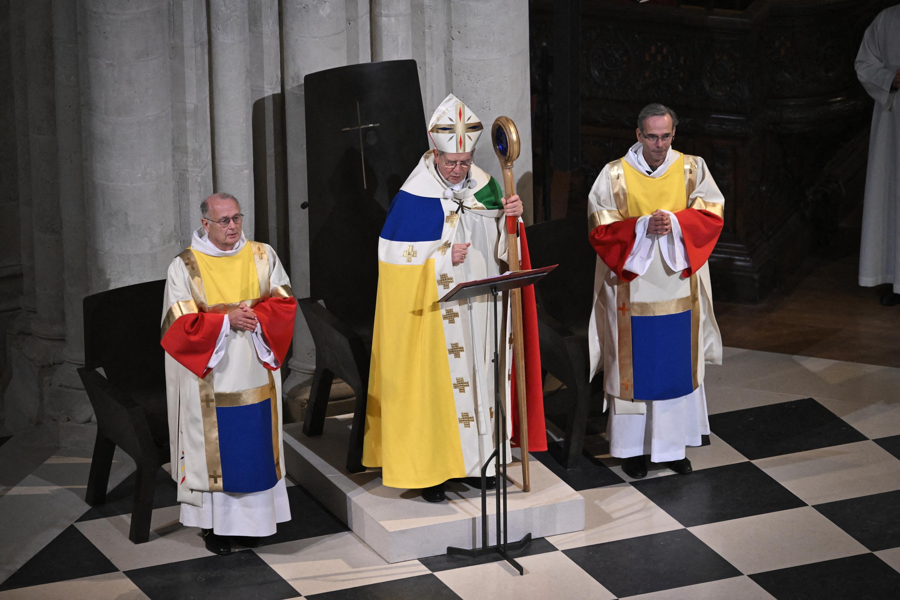 Comment Jean-Charles de Castelbajac a-t-il conçu les habits religieux de la cérémonie de réouverture de Notre-Dame ?