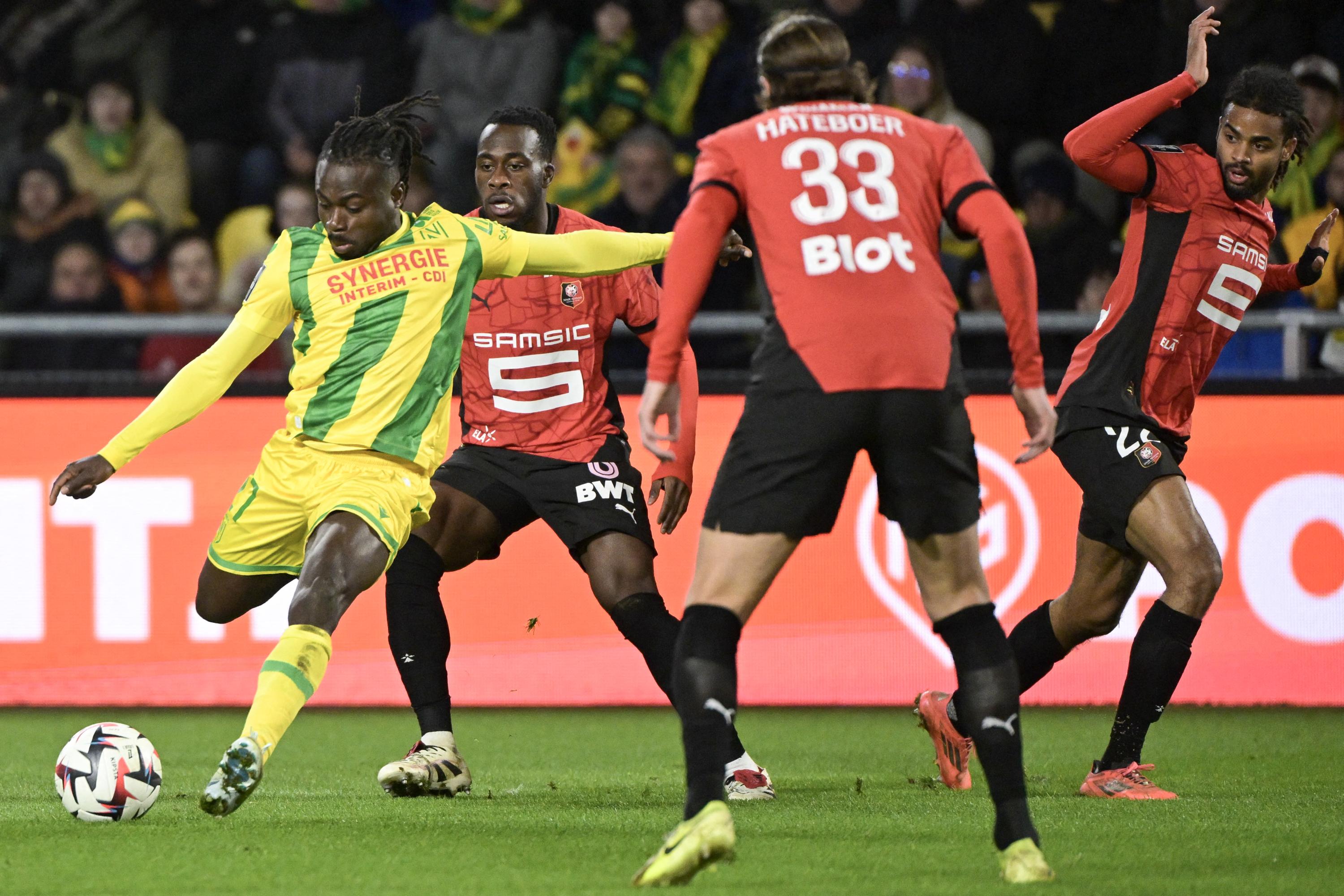 EN DIRECT - Ligue 1 : d’un but splendide, Simon libère les Canaris, pas de but à Strasbourg... Suivez le multiplex