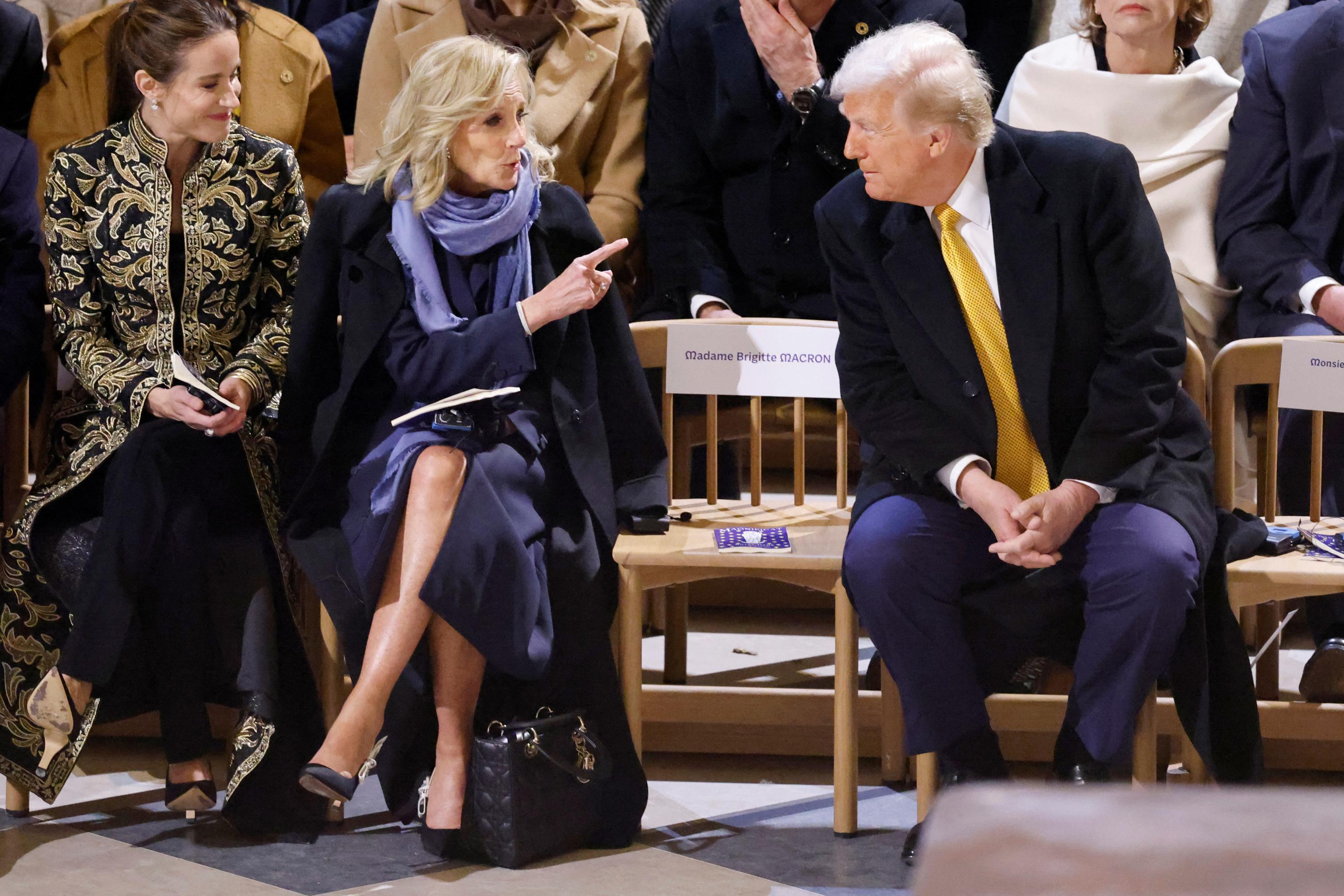 Donald Trump utilise la photo virale avec Jill Biden à Notre-Dame pour promouvoir son parfum