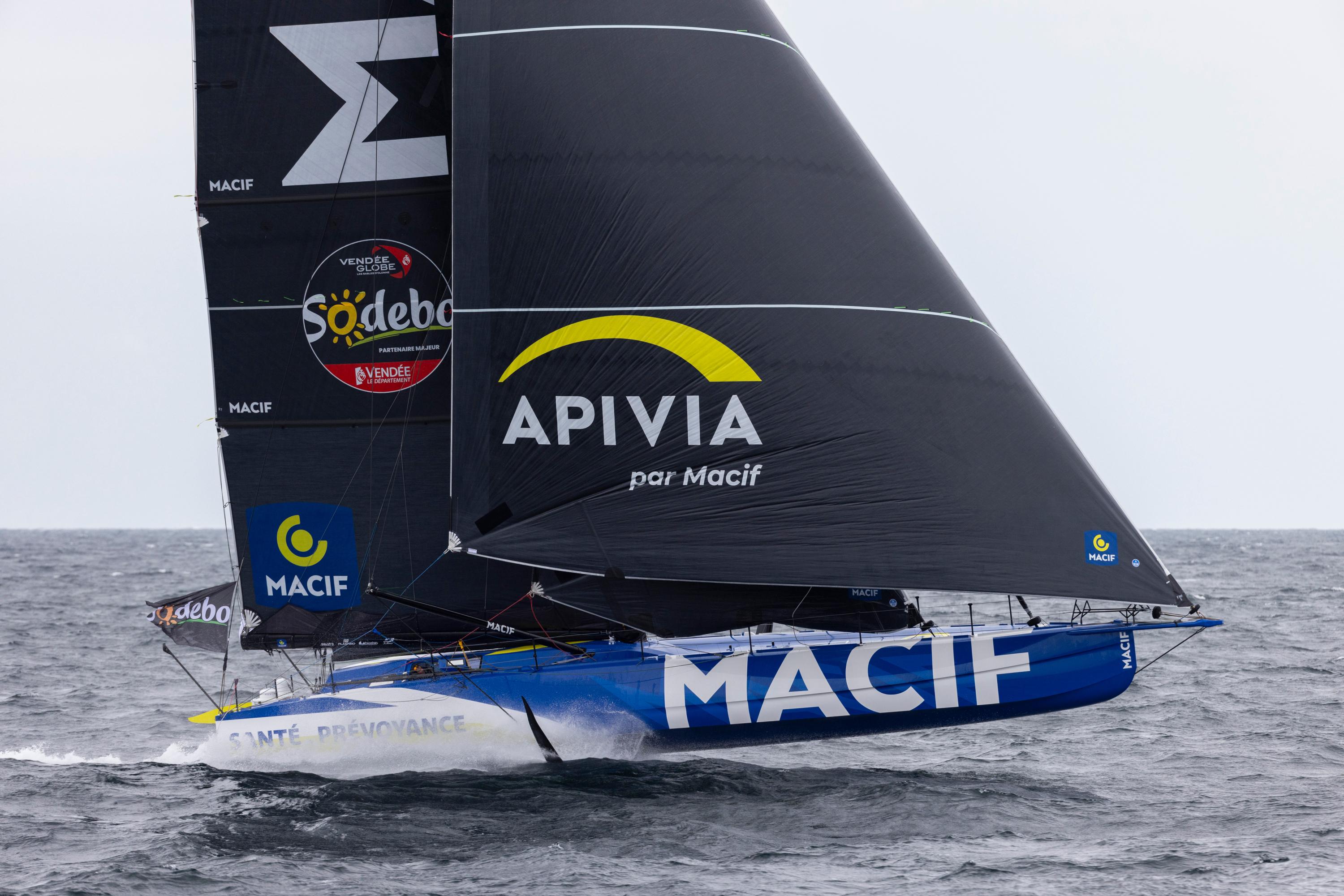 Vendée Globe : Charlie Dalin maintient son avance en tête