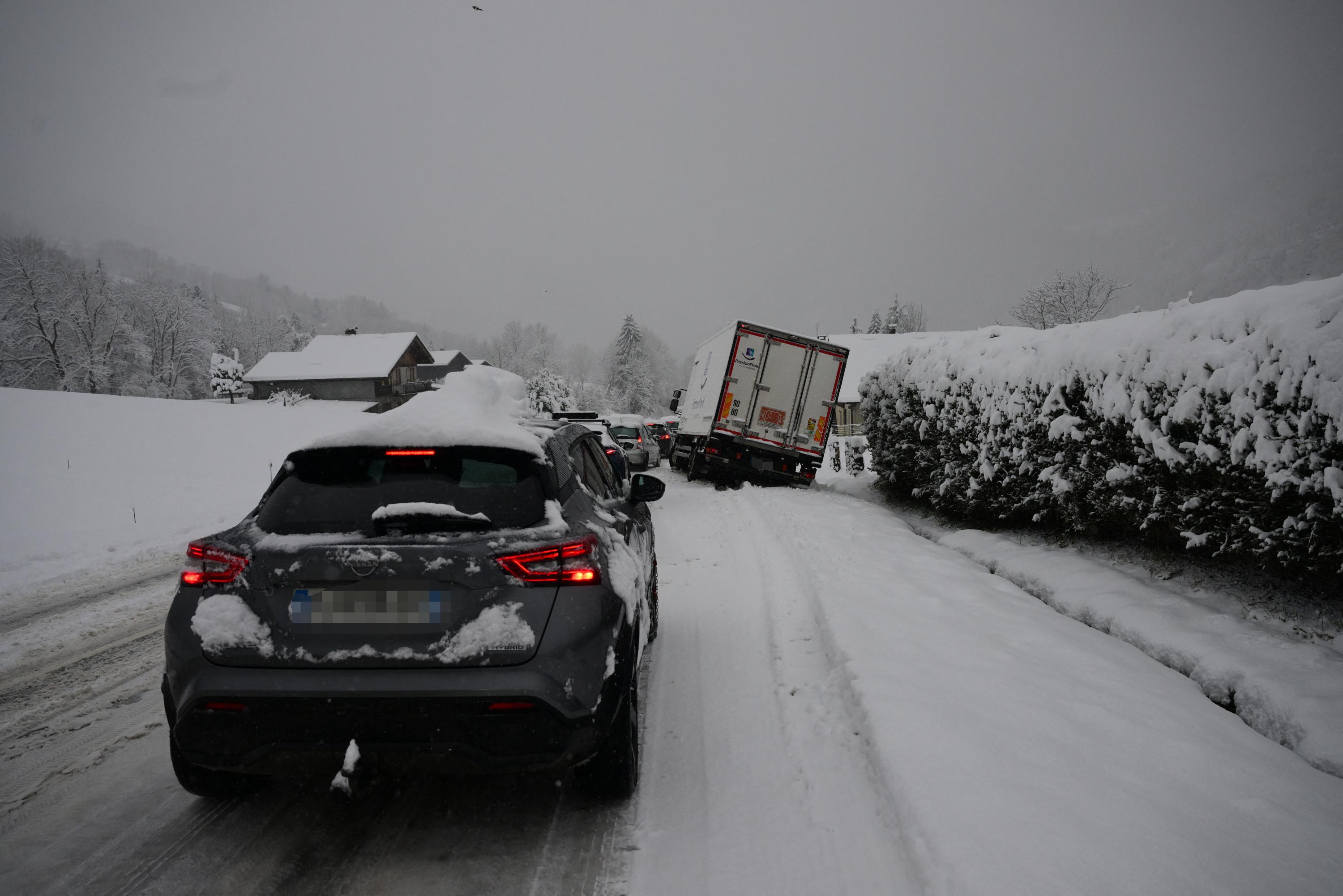 Alpes du nord : la vigilance orange neige verglas prolongée jusqu’à mardi