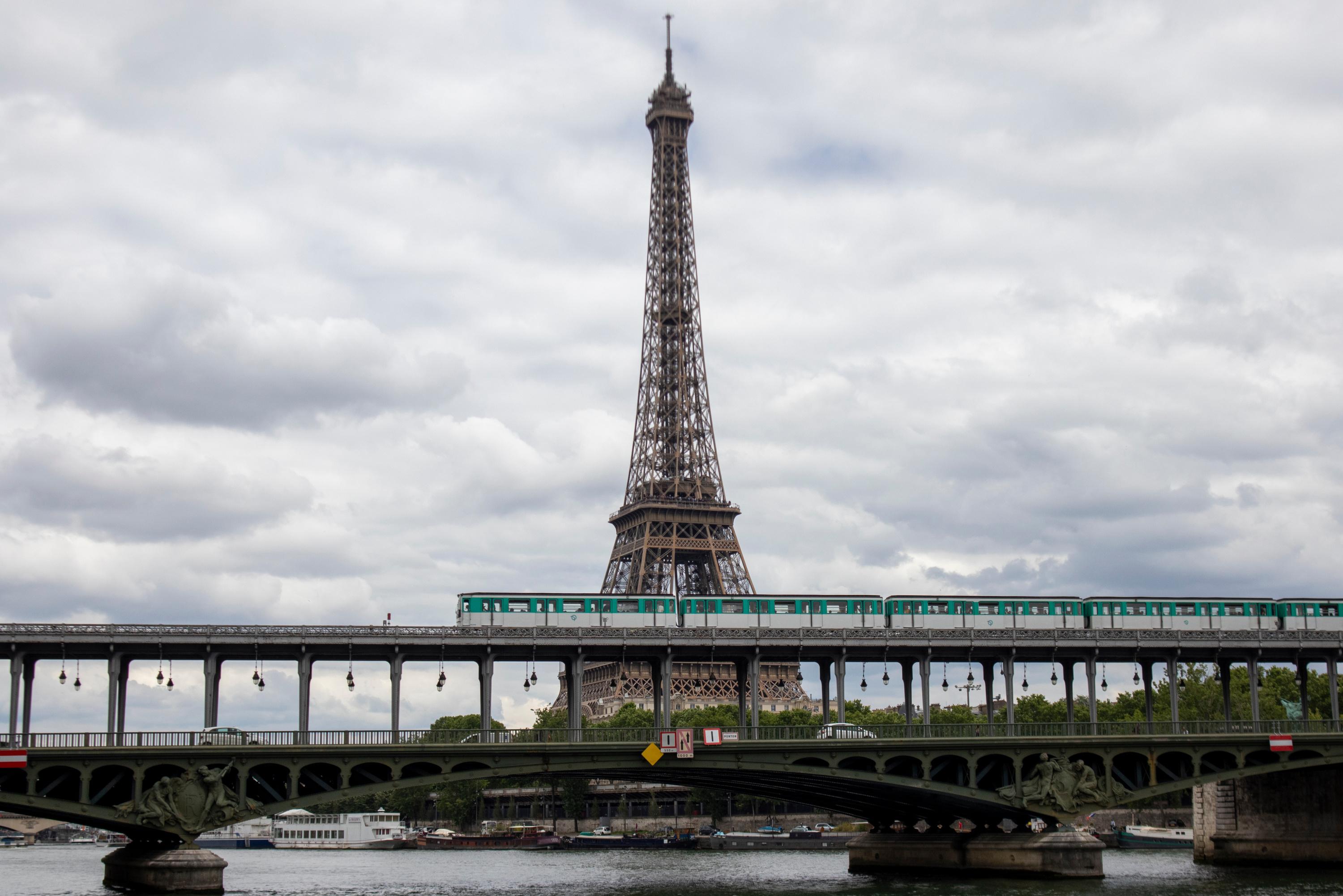 Tour Eiffel: le monument a été évacué suite à un court-circuit sur un ascenseur