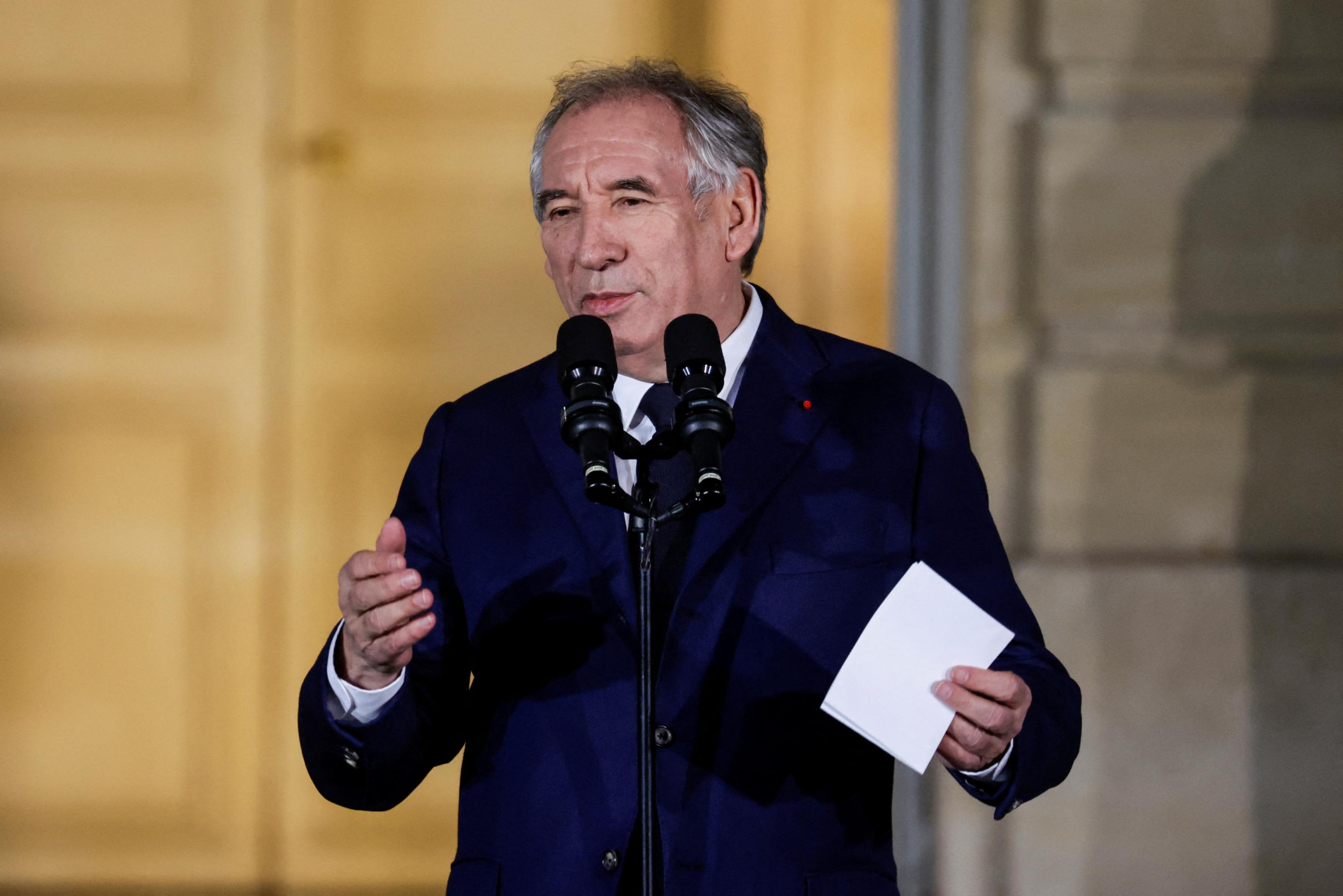 «La nation n’oubliera pas le bassin minier» : François Bayrou dans le Pas-de-Calais pour les 50 ans de la catastrophe de Liévin