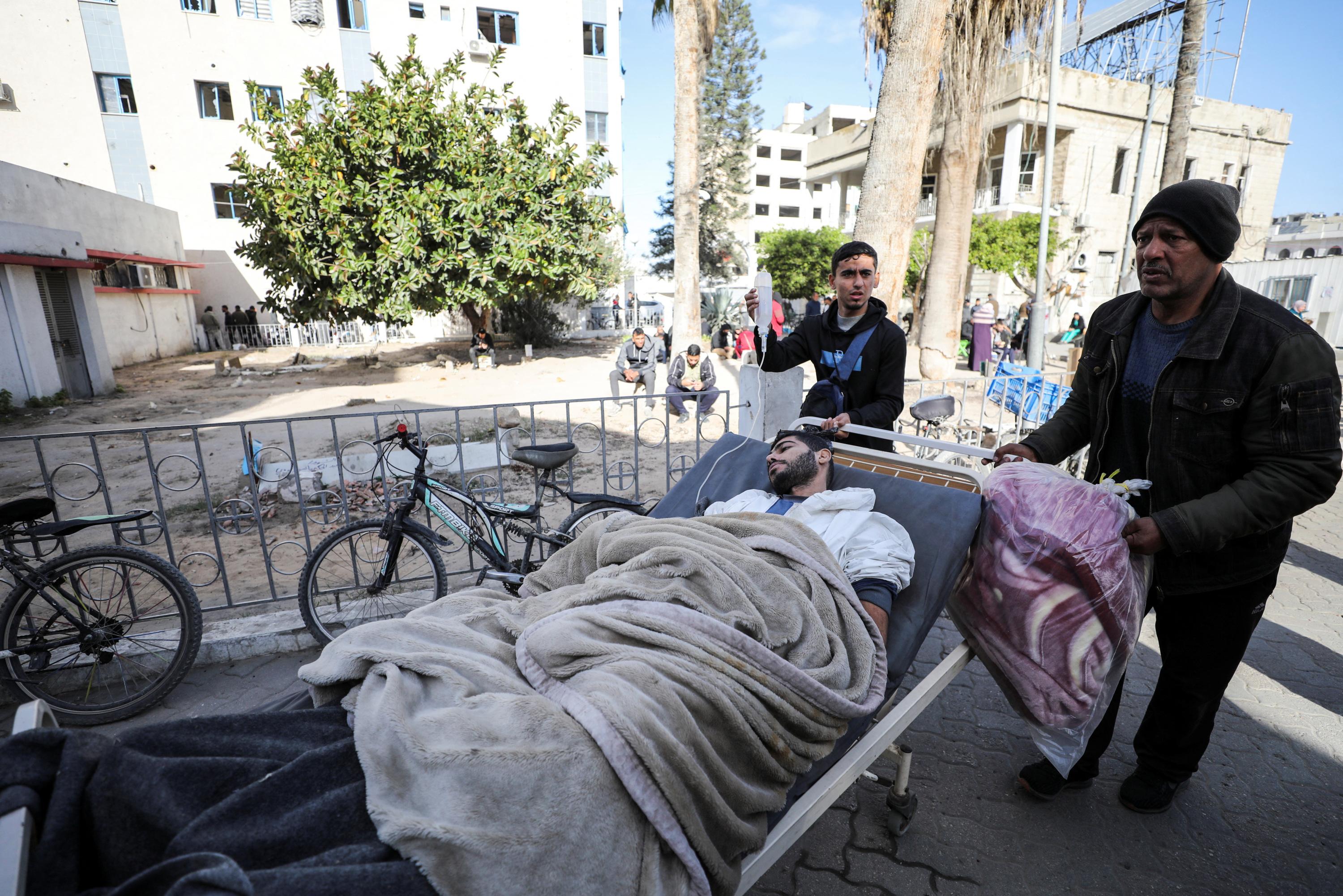 Gaza : Israël arrête le directeur du dernier hôpital en service, l'OMS «consternée»