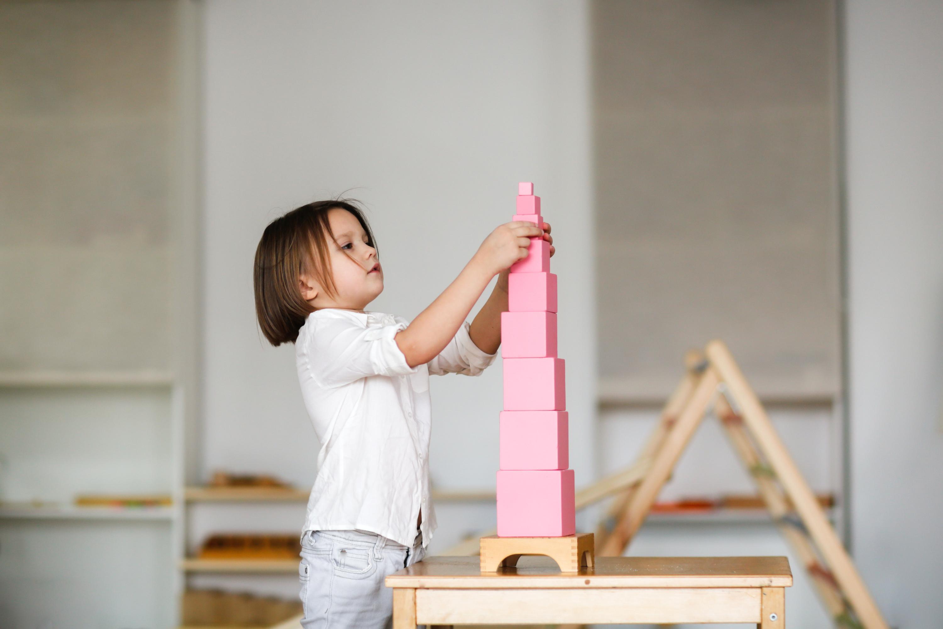 «Produits mensongers», dénomination abusive... Les dérives du business très lucratif des jouets Montessori